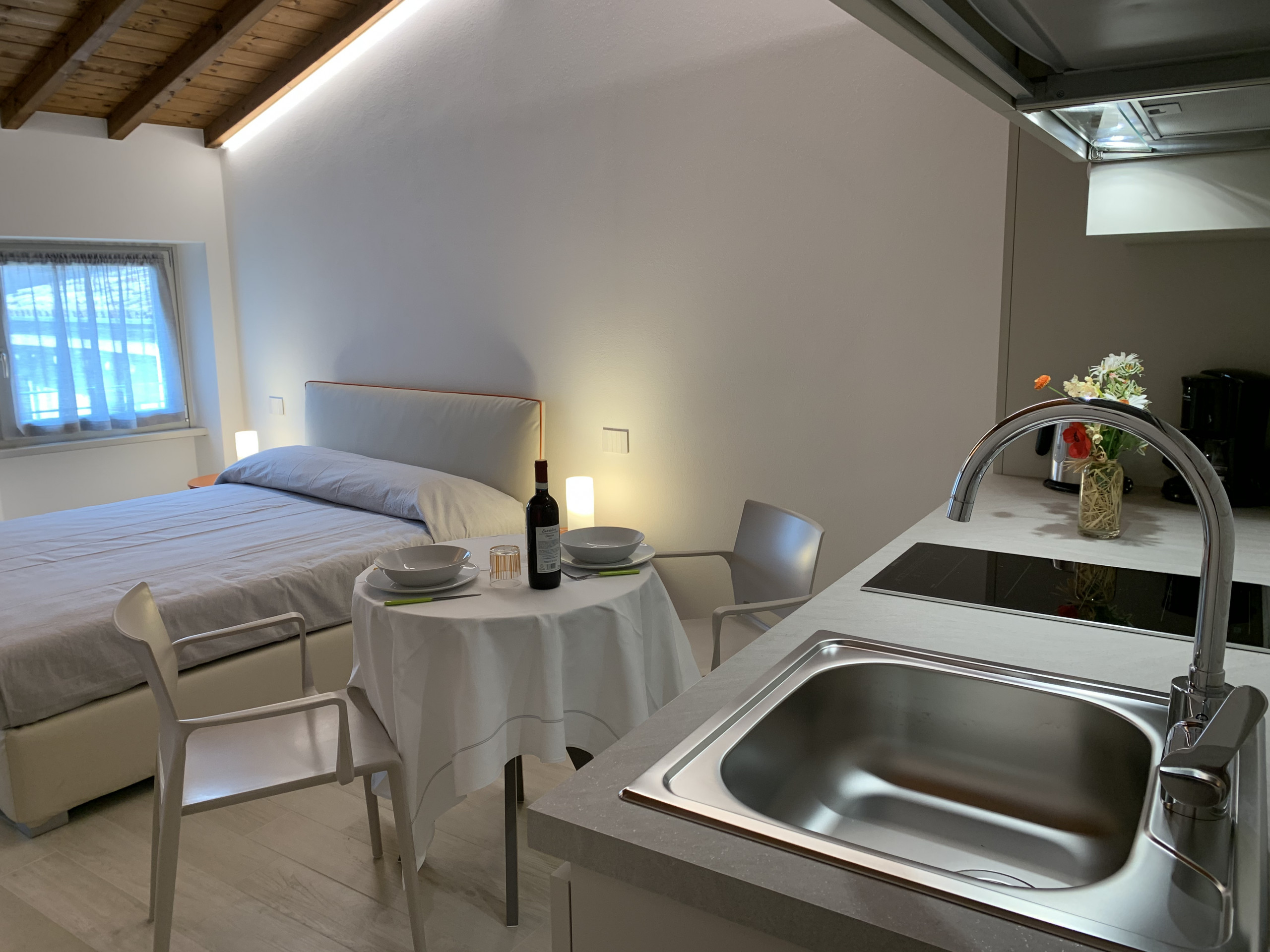 Ca' Gabri & Cici, studio apartment BRANDON, 2 guests, with exposed beams, in historic center