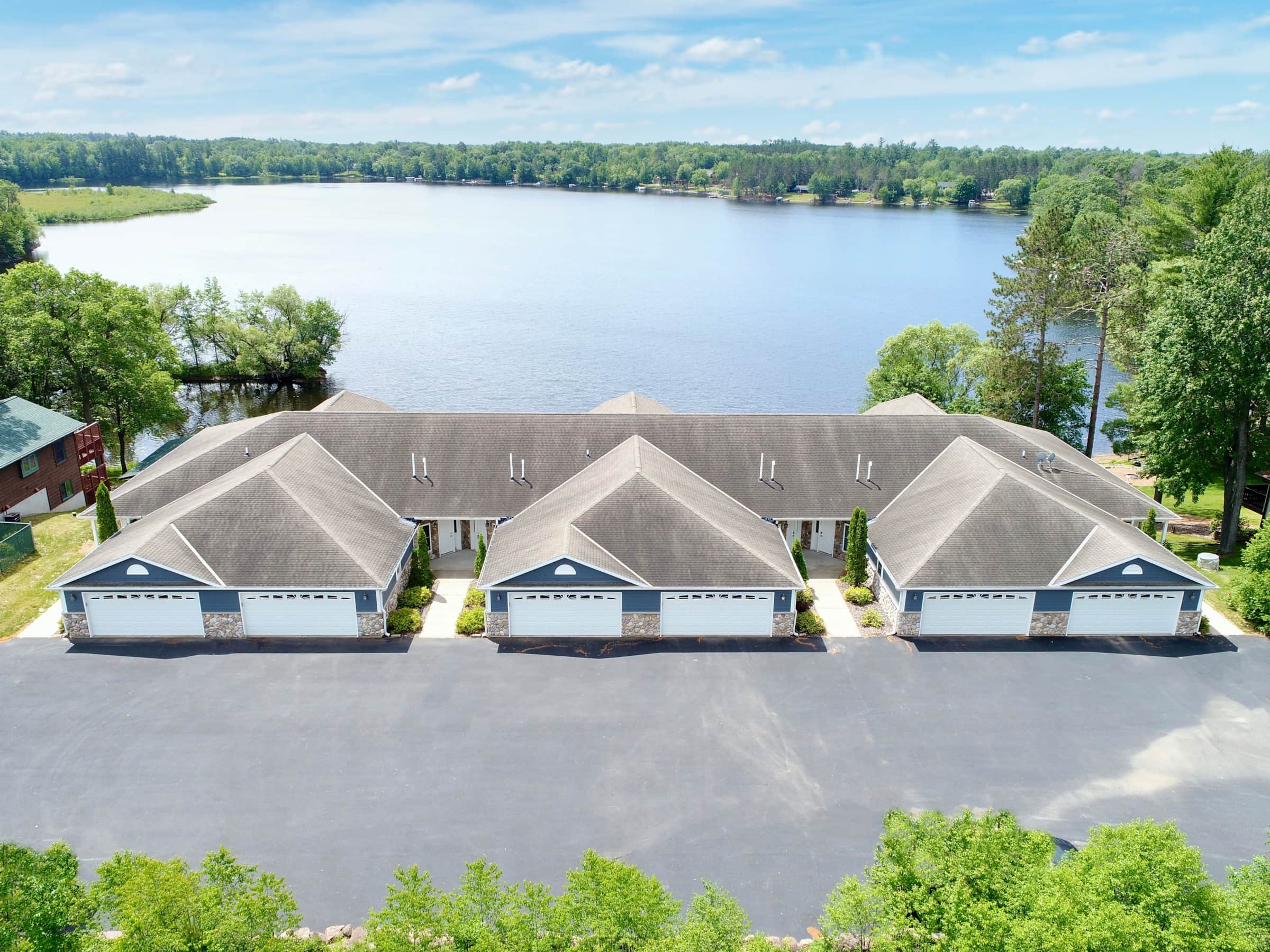Moose Lodge - Lakefront Home on Beautiful Lake Nokomis