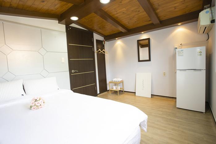 Pleasant space, best comfort room, violet bed 402
