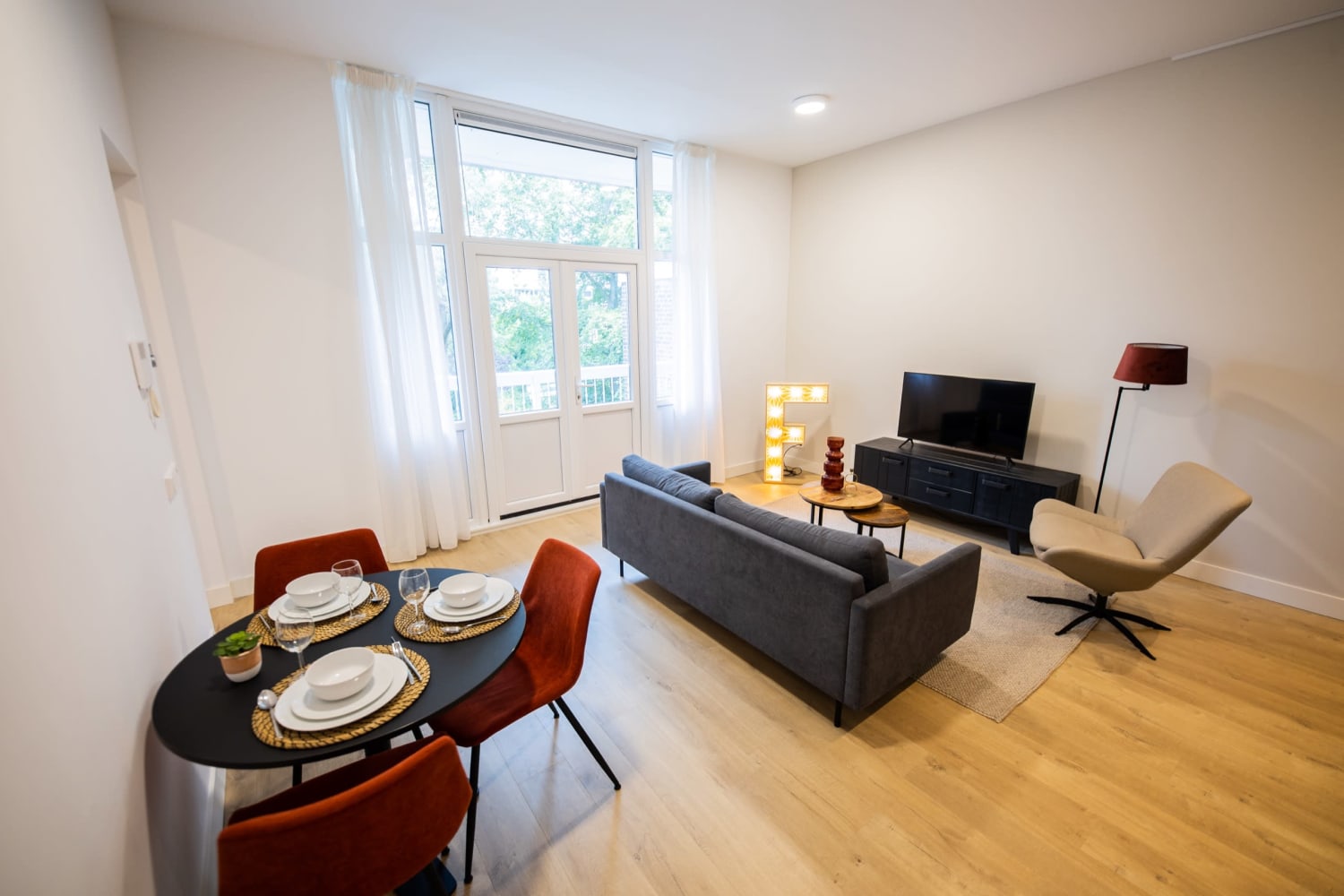 Fantastic 1 Bedroom Serviced Apartment 64m2 -MNLF- — Rotterdam stay
