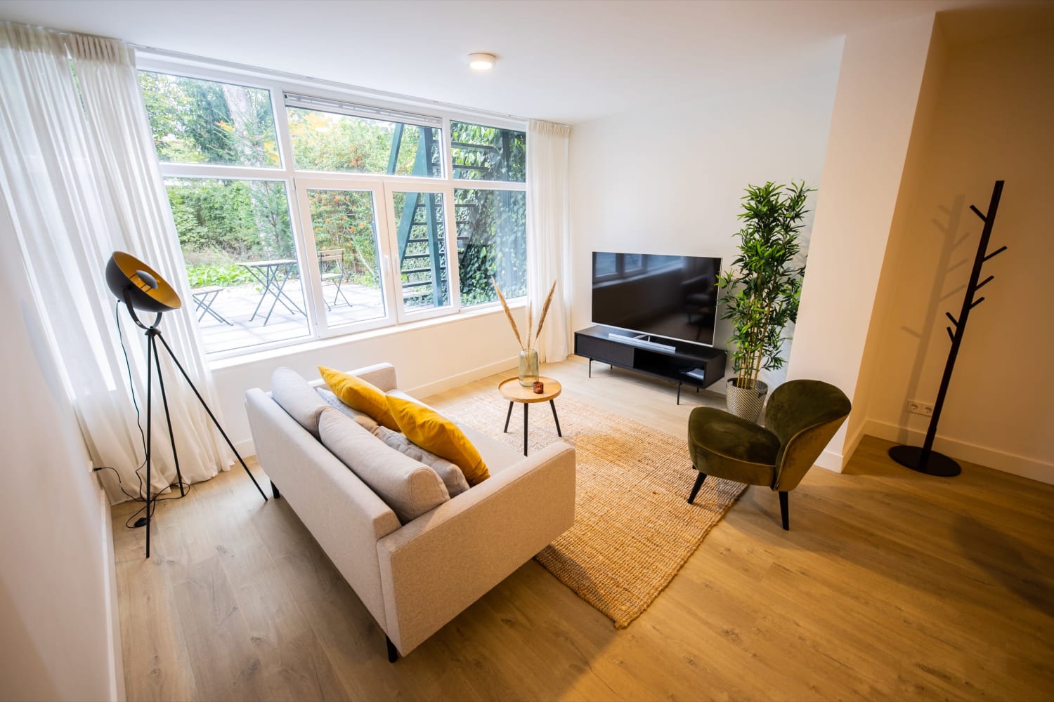 Beautiful 1 Bed Serviced Apartment 76 m2 -MNLB- — Rotterdam stay