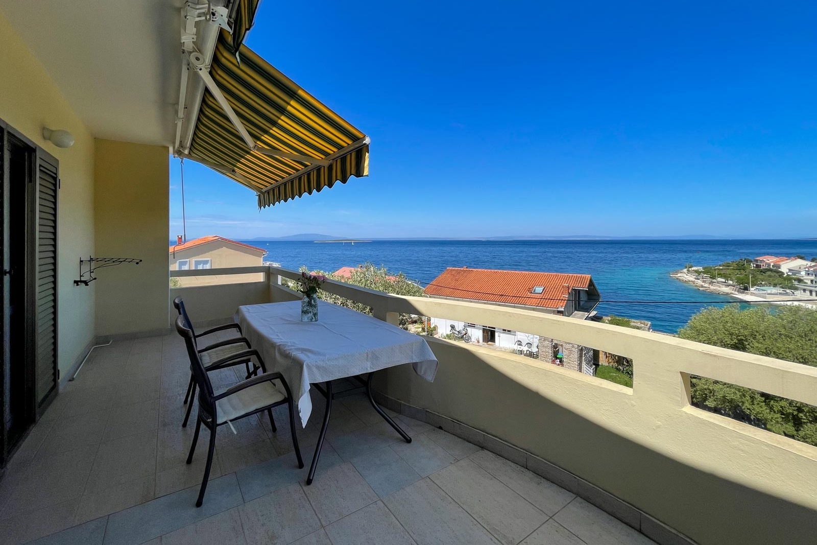 A-19358-b One bedroom apartment with terrace and