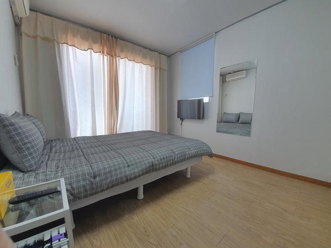 Warm Room, Couple Room 4