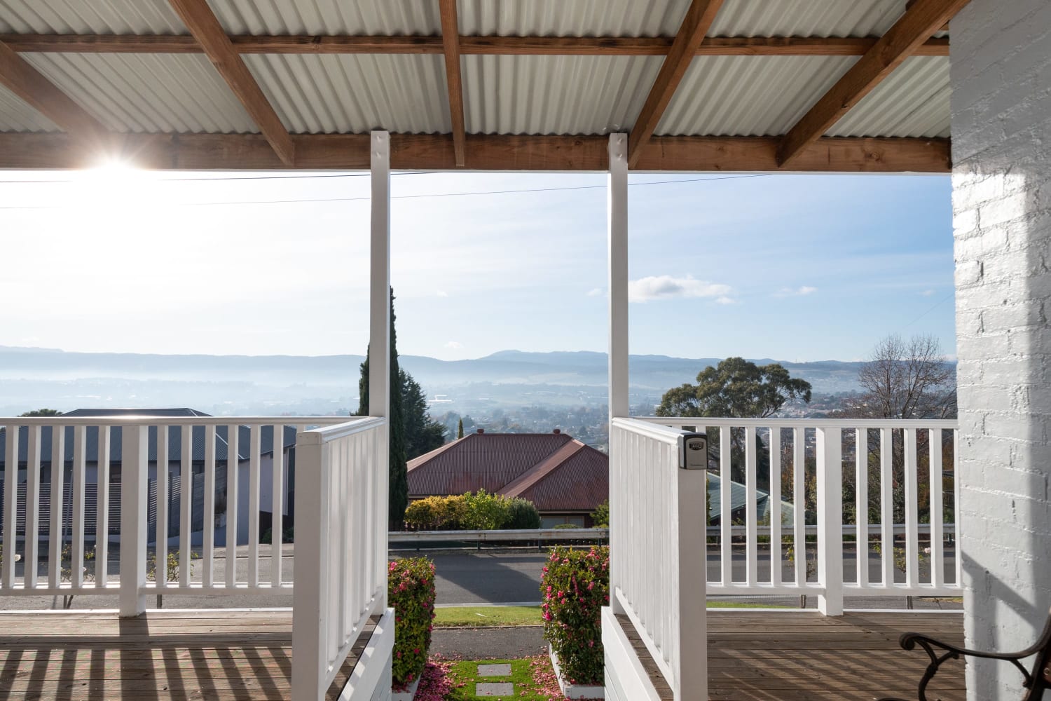 Monte-Vista: Minutes to the City, Views & Parking