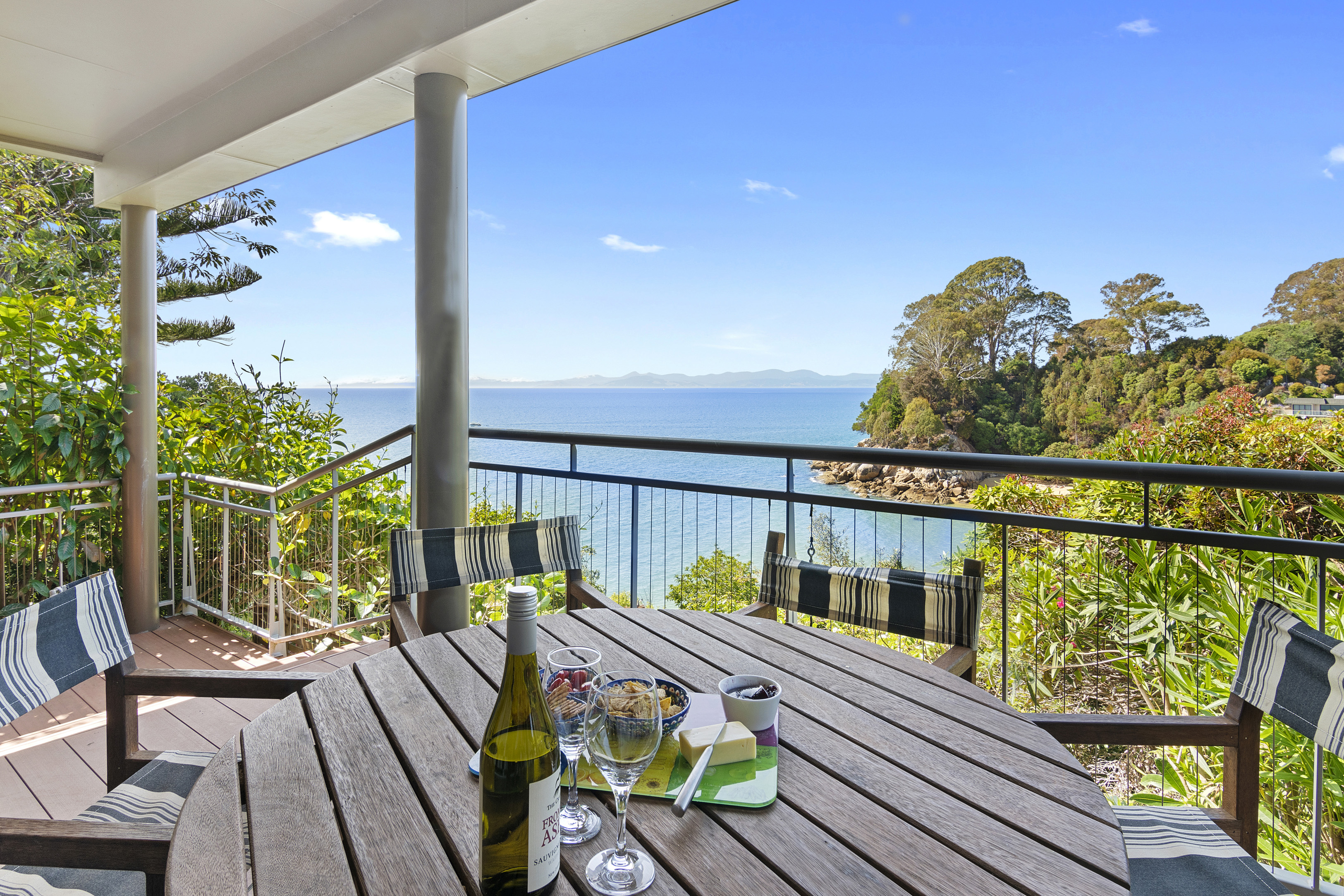 Breakers Bay on the beach - Kaiteriteri Home