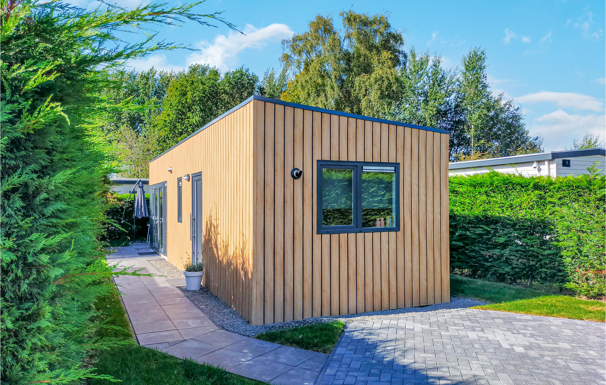 Nice home in Heinkenszand with kitchen