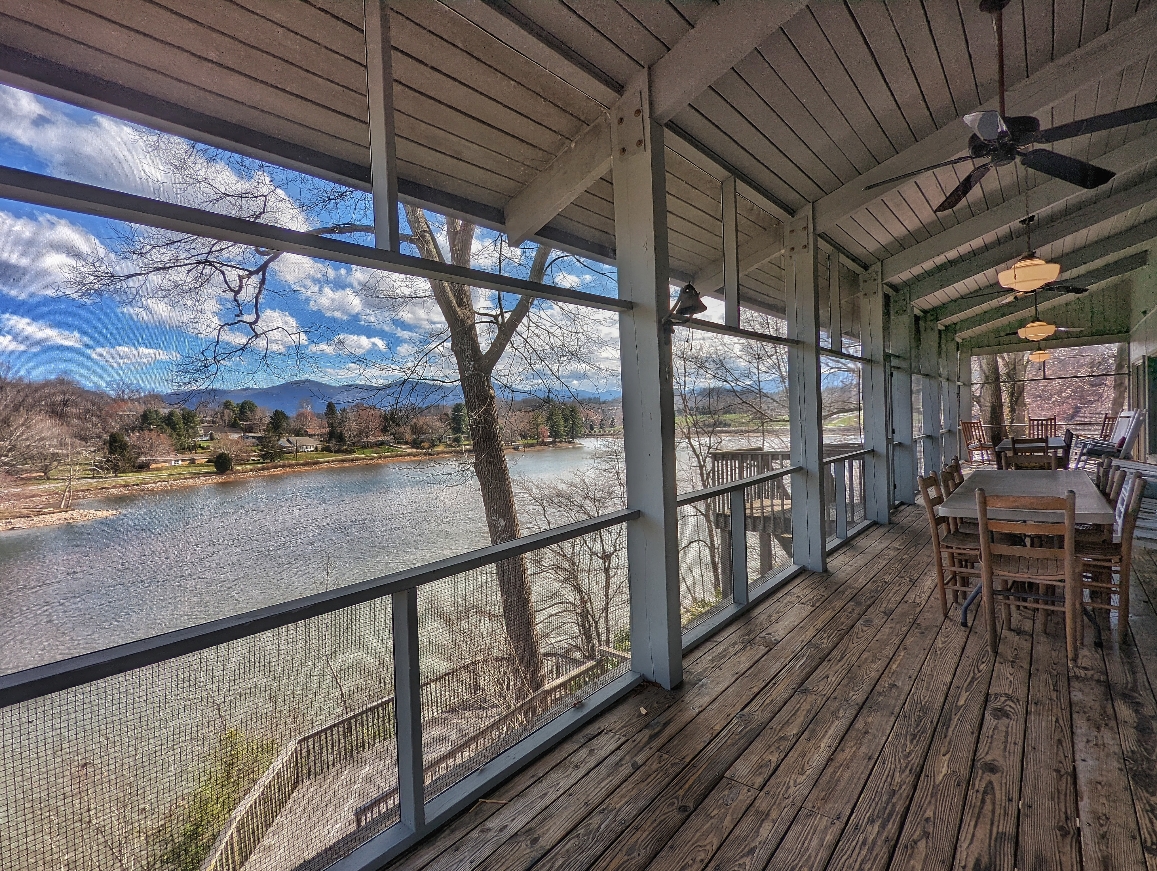 Mae`s Haven a 6 Bed- Lake Junaluska w/Private Dock