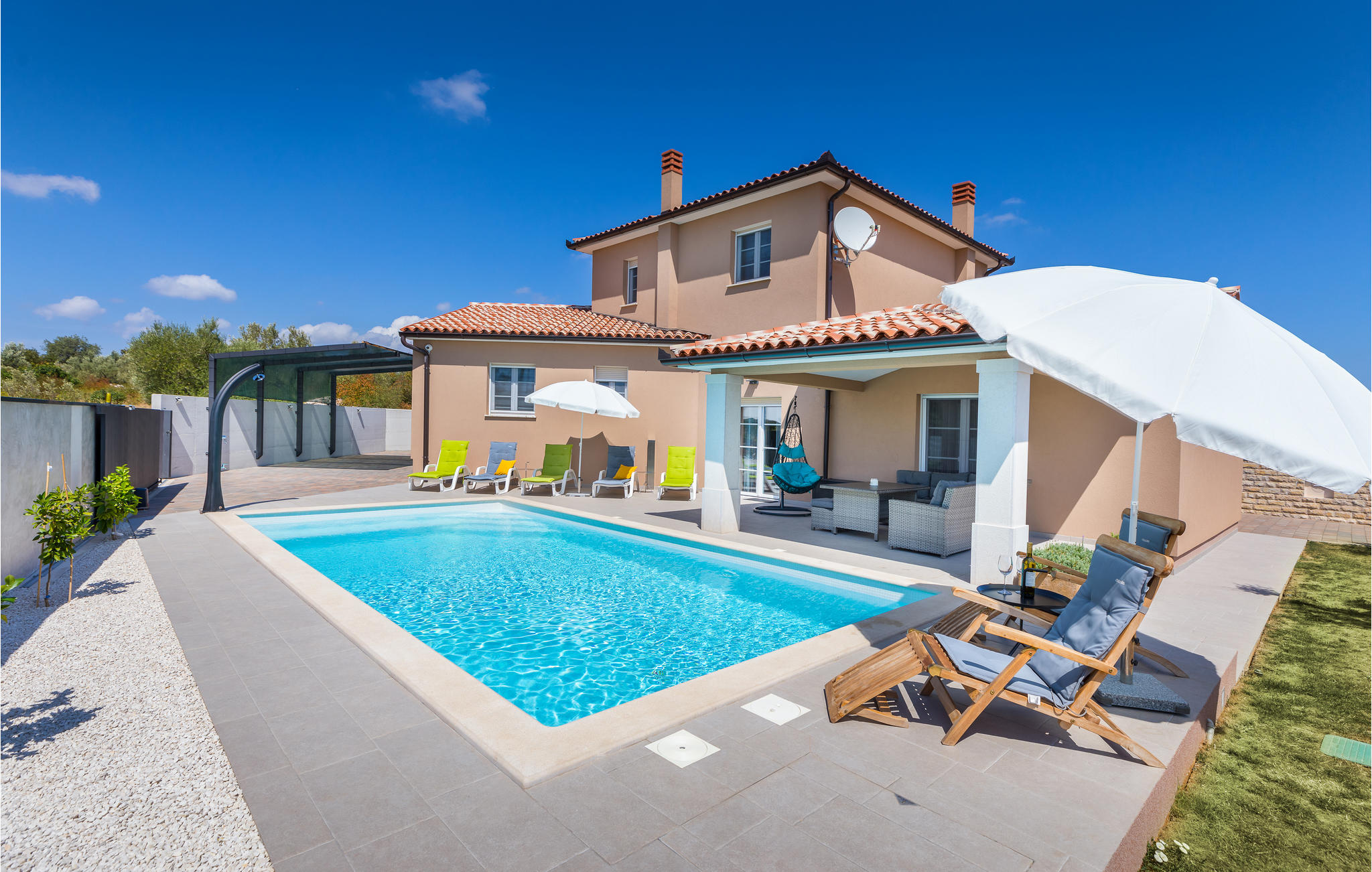 4 bedroom nice home in Galizana