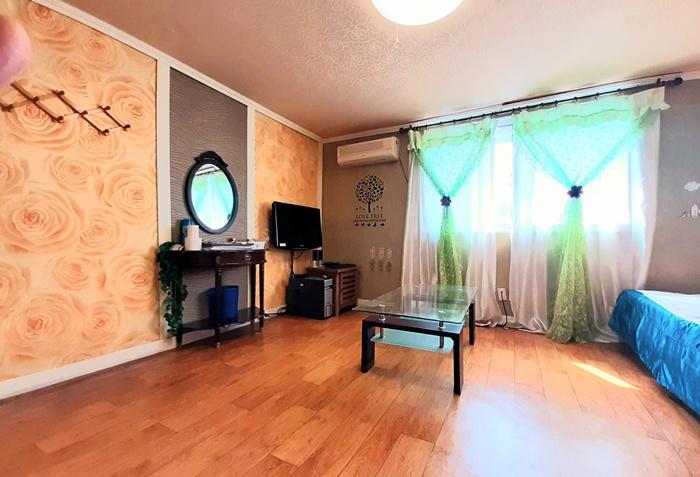 Comfortable and friendly room, mango (304) studio bed room