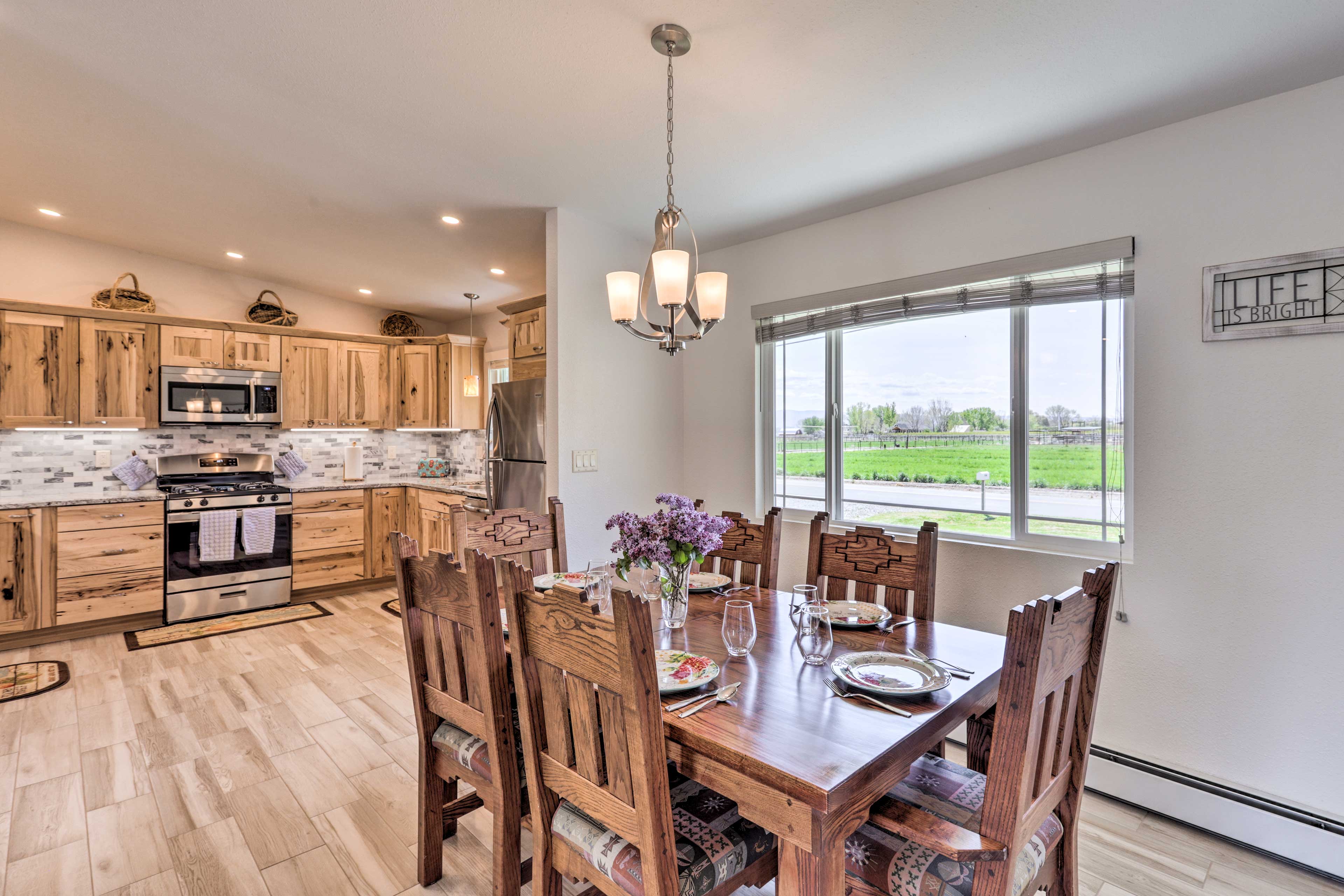 Picturesque Palisade Home: Mt Garfield Views!