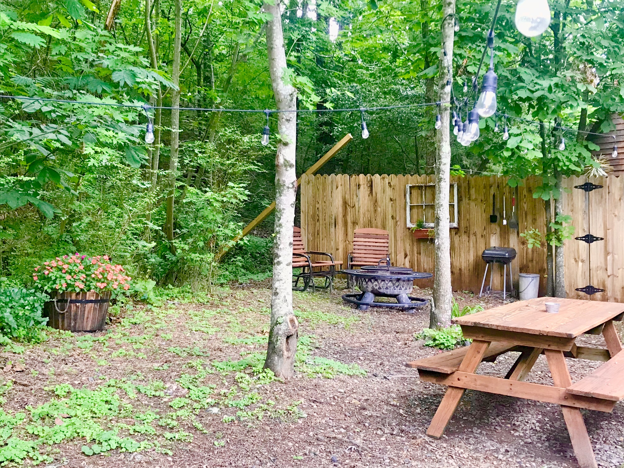 Maple Glen romantic, wooded,  near Wolf Pen trails