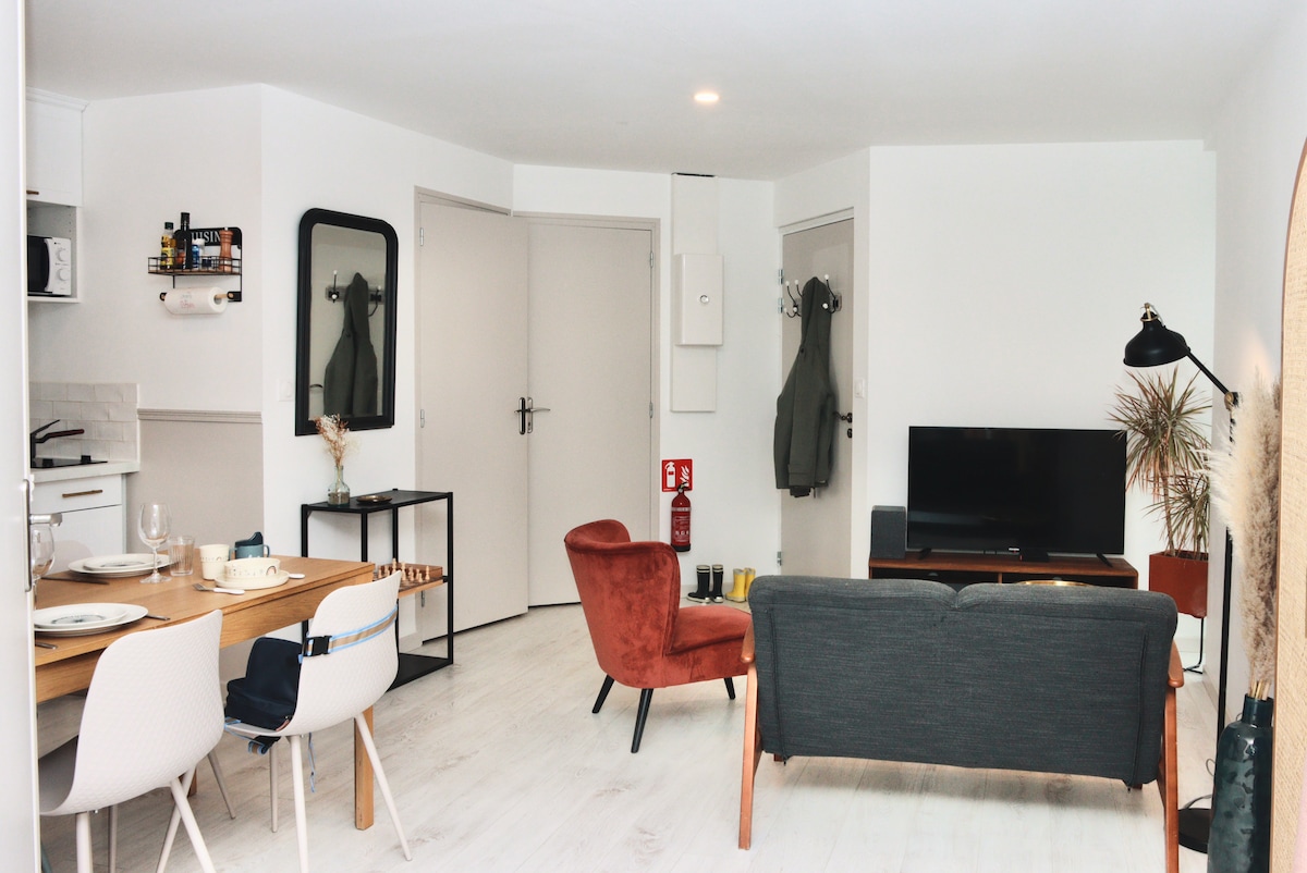 La Source • Heart of the village • 7km from the beaches