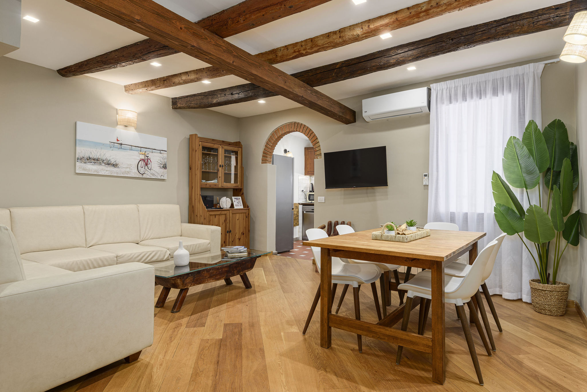 Charming Historic Apartment in Santo Spirito in Centro Storico, Florence