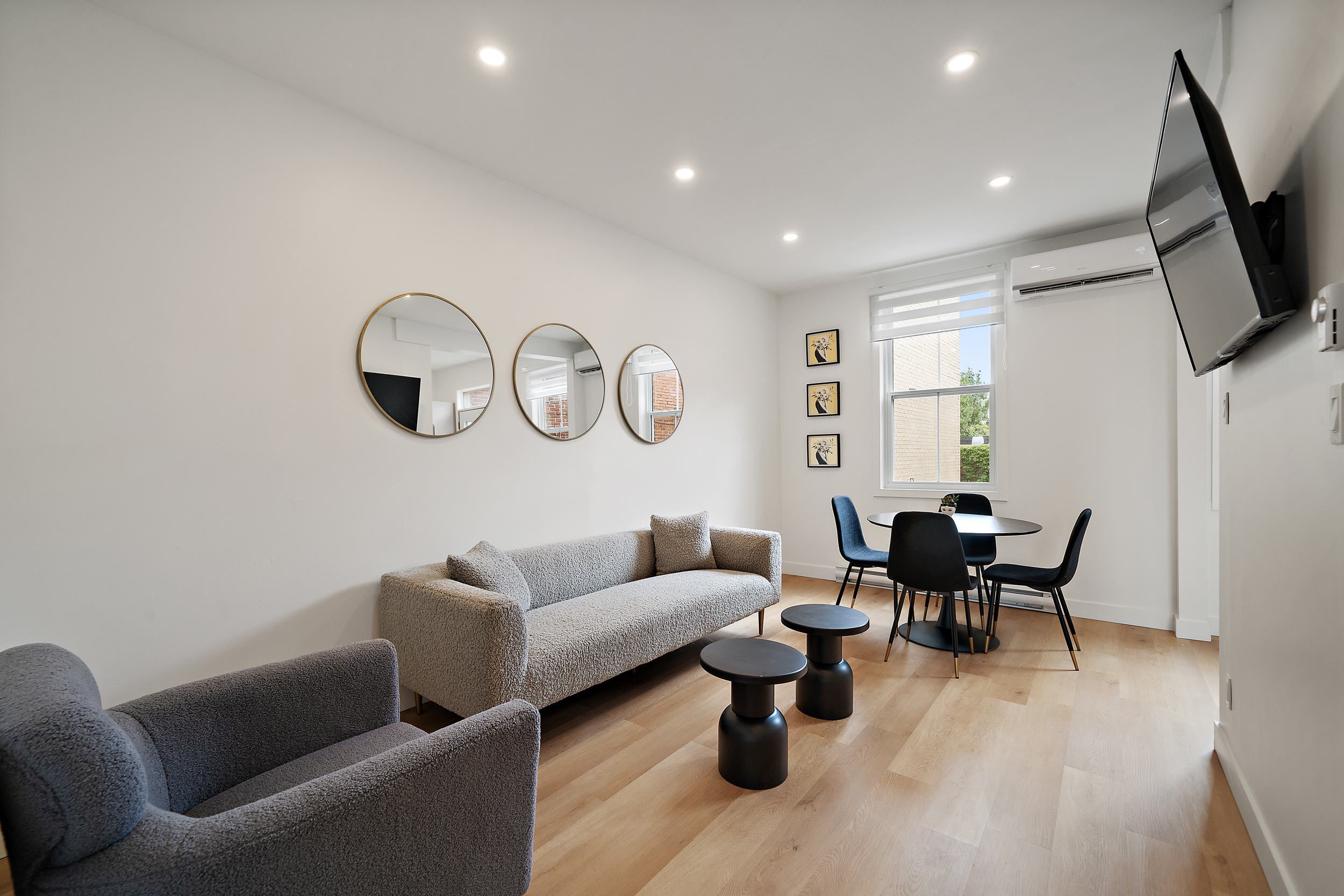 5BR Montreal Gem, Sleeps 15, 2Bath, Private Patio