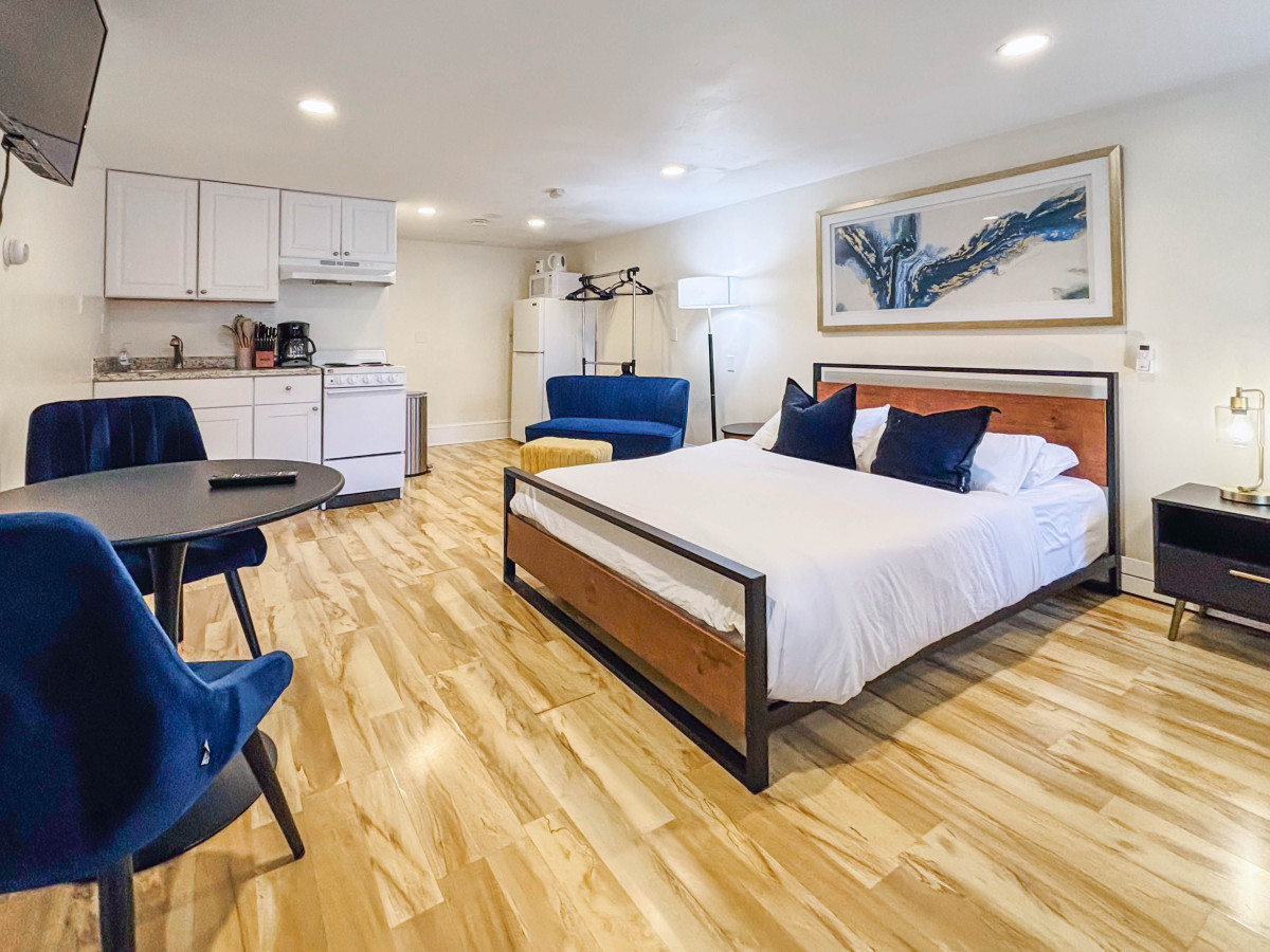(T1) Budget Friendly, South End Studio, Crowd Fav!