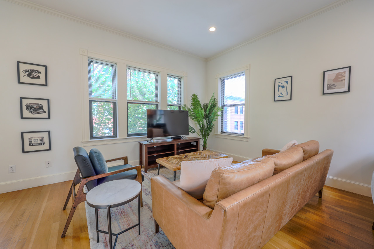 Top Floor Fenway 1br w/ Patio | Keyless Entry