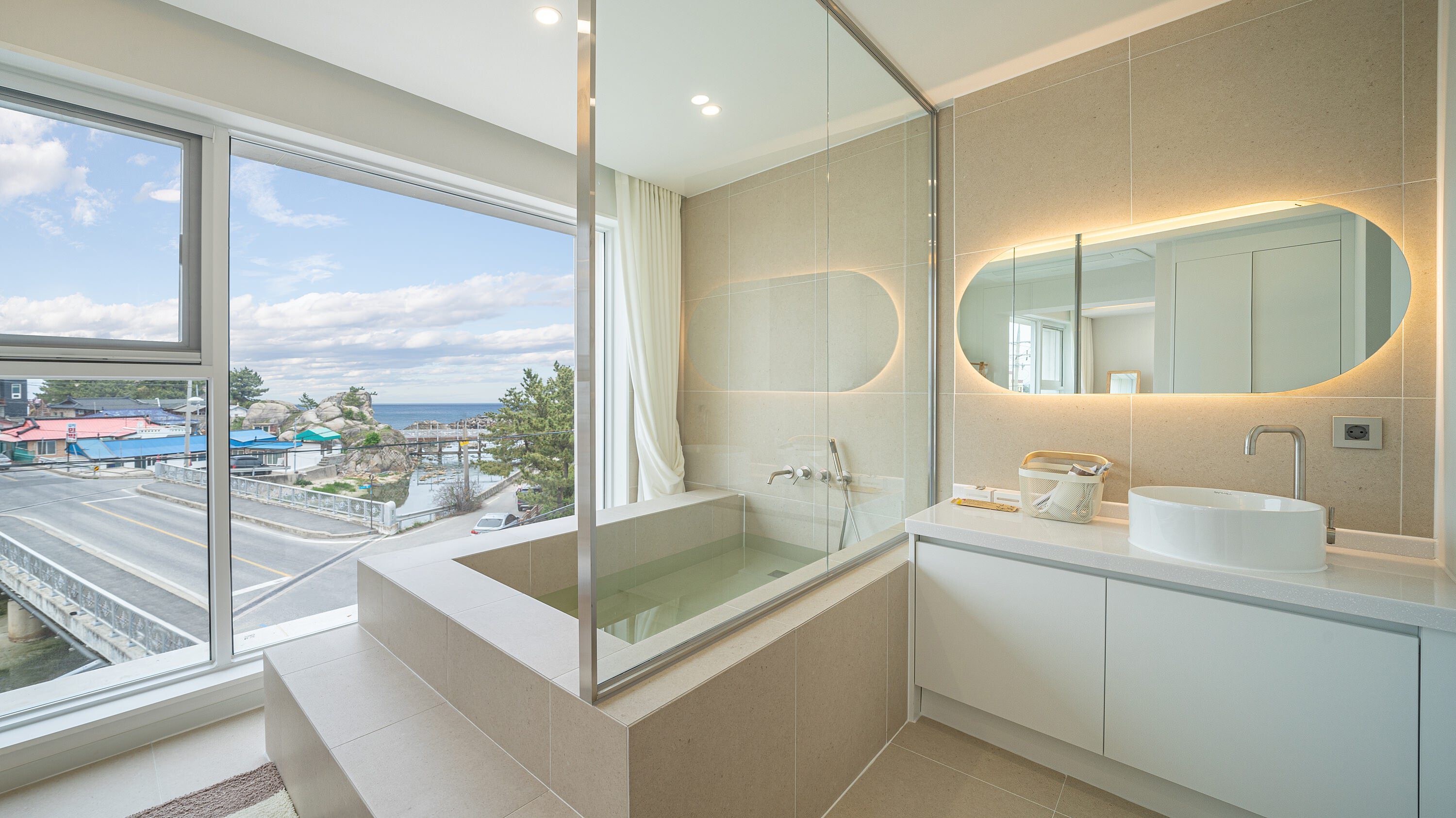 Thursday, where you can relax in Gangneung (Ocean View/Bathtub)