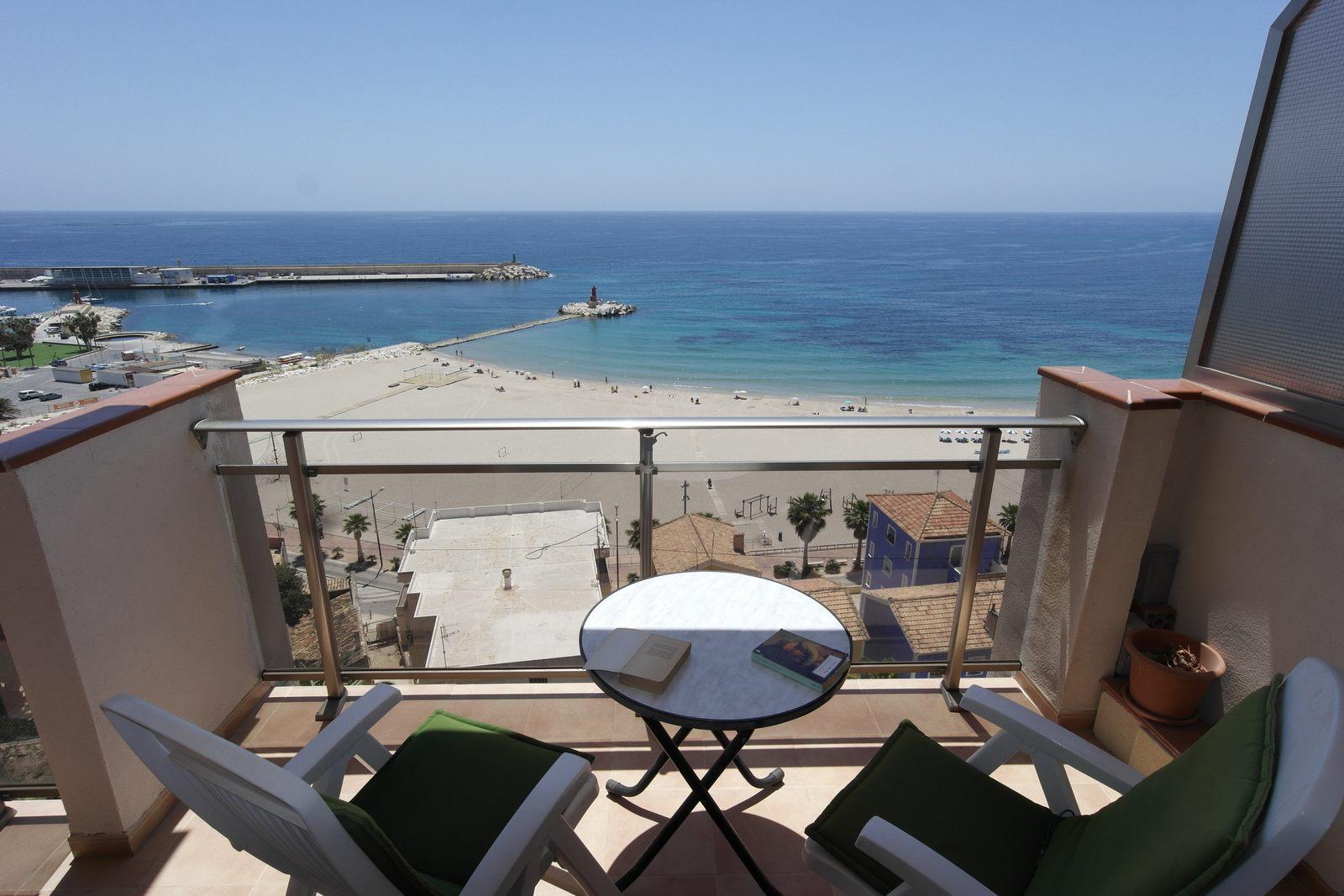 Mareta Blava, pool and views