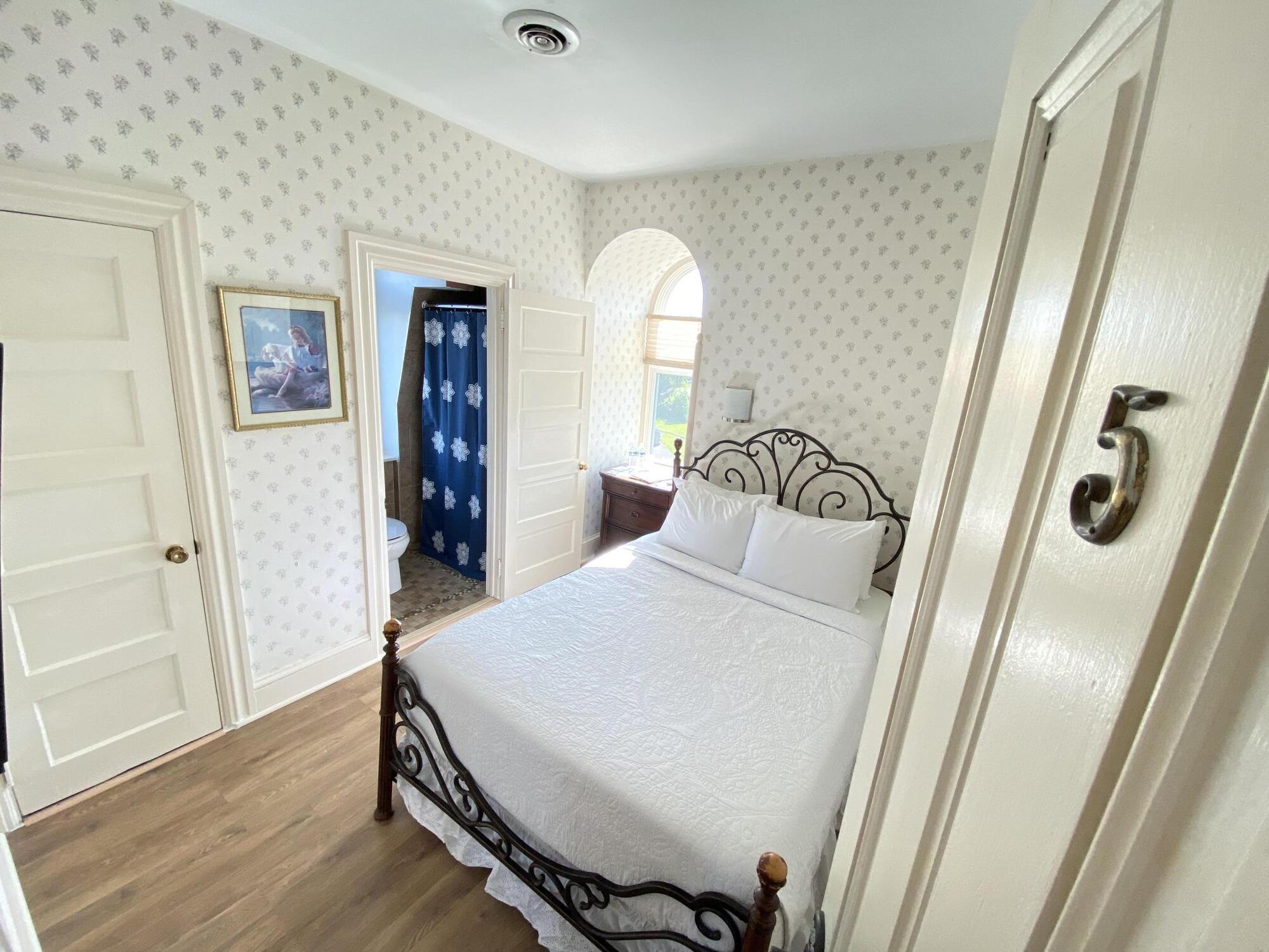 Victorian Inn Near Sight & Sound – 10 Min Drive