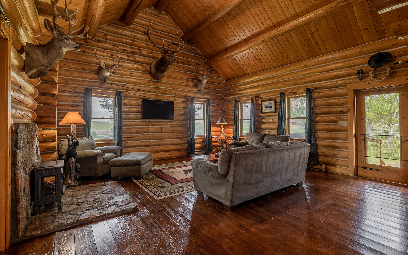 New Rental! Cozy Cabin Located on the Southfork Houses for Rent in
