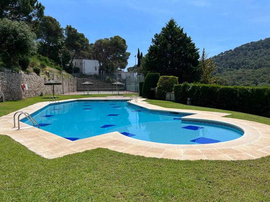 Apartment with swimming pool and tennis 5 min walk from the beach
