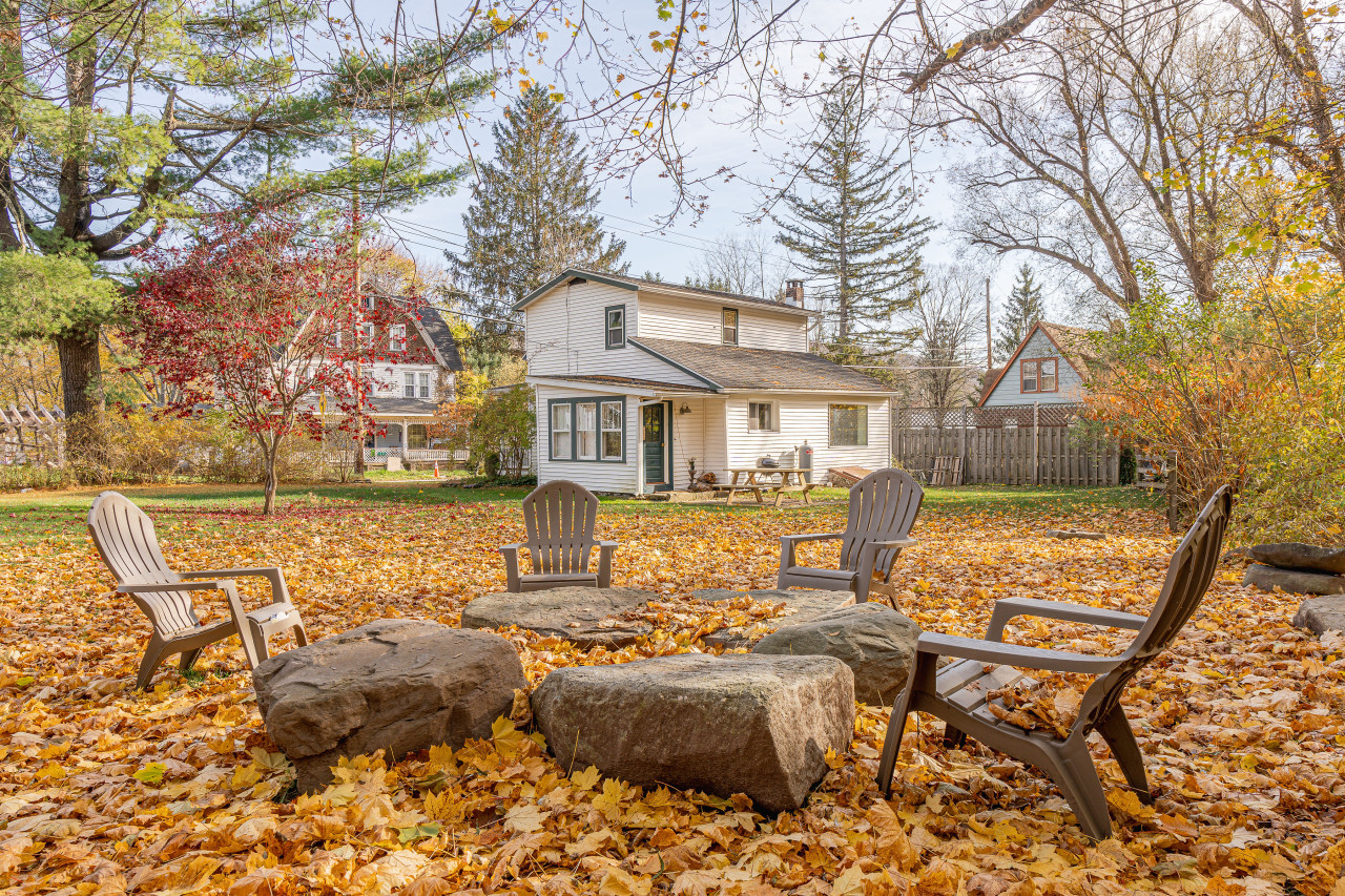 GEM: Cozy For Fall Family Cottage