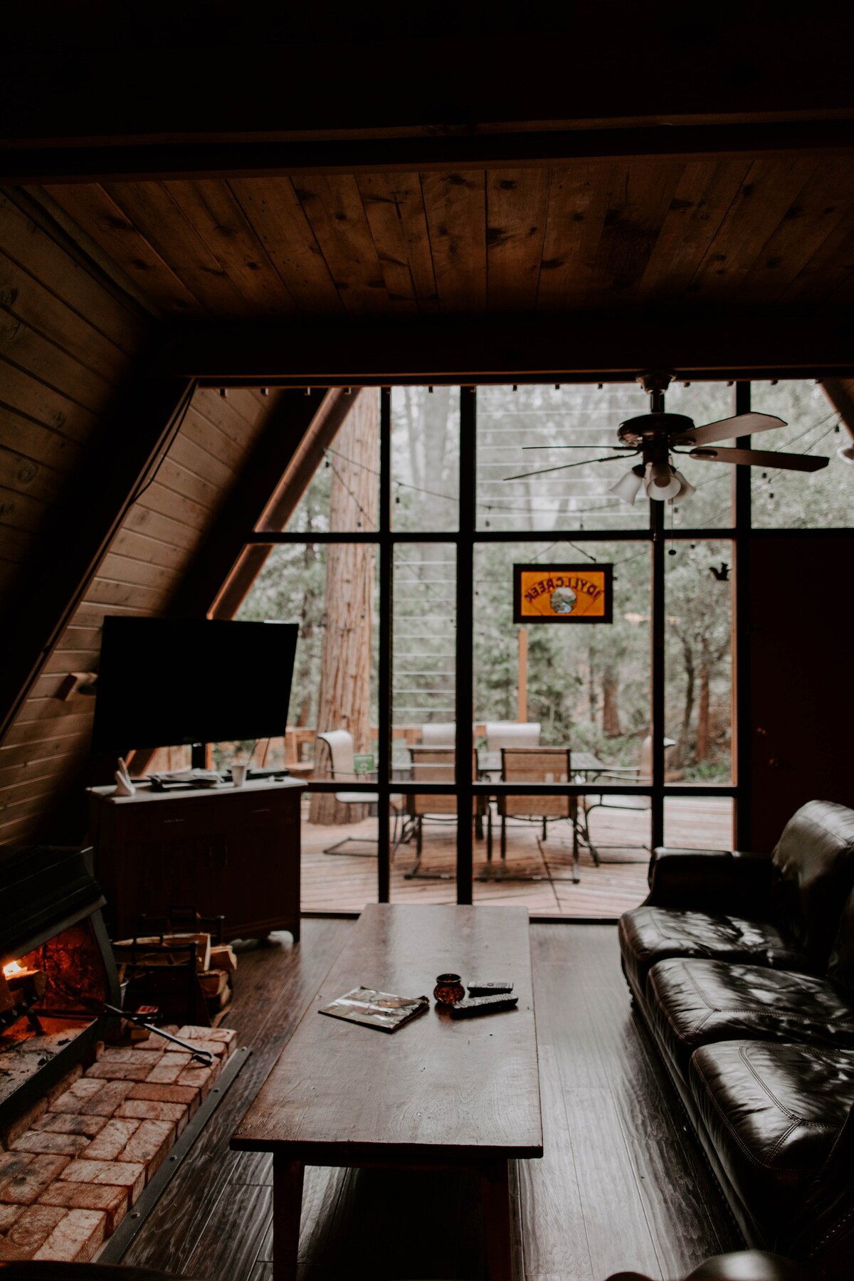 Idyllcreek in Sunset Mag AC/Hot Tub/Walk To Town Cabins for Rent in