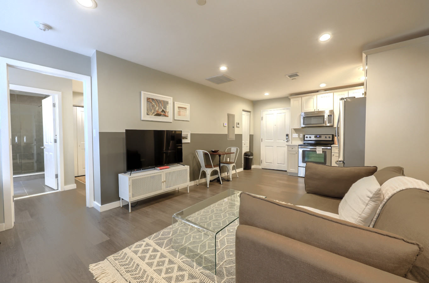 New! Lovely 1br | FIDI District| Keyless Entry