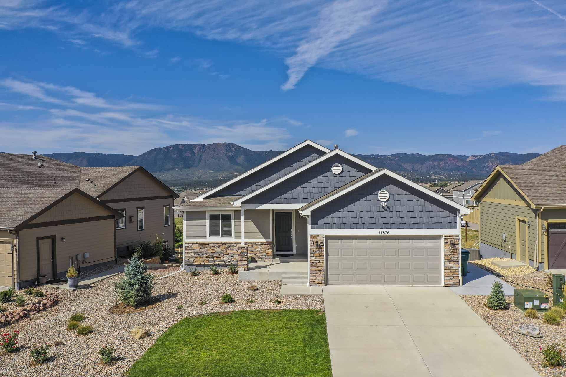 Modern home with views of the Front Range mountain Houses for Rent in