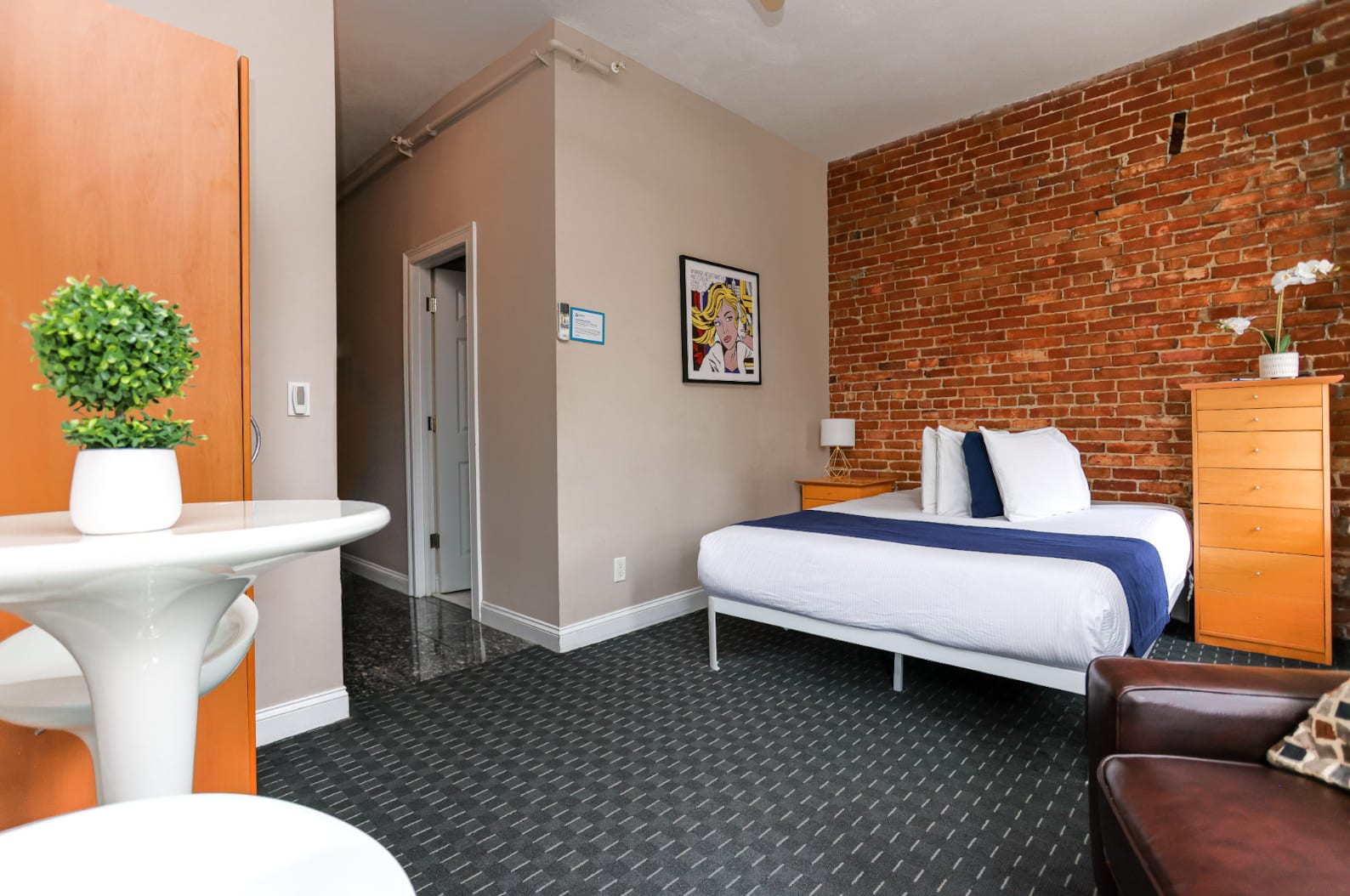 Stylish Downtown Studio in the SouthEnd, C.Ave# 31