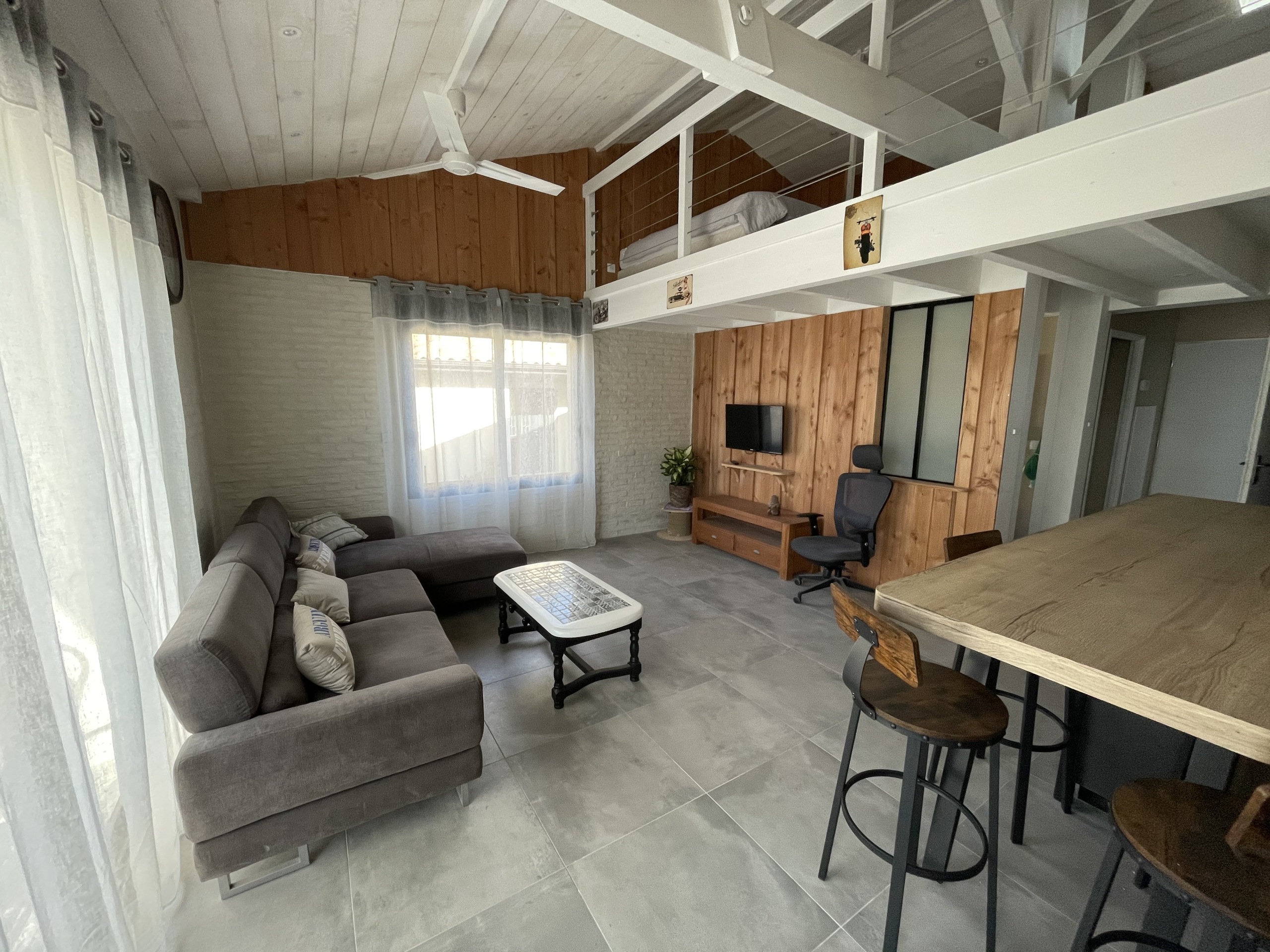 La Hume Recent contemporary single storey flat