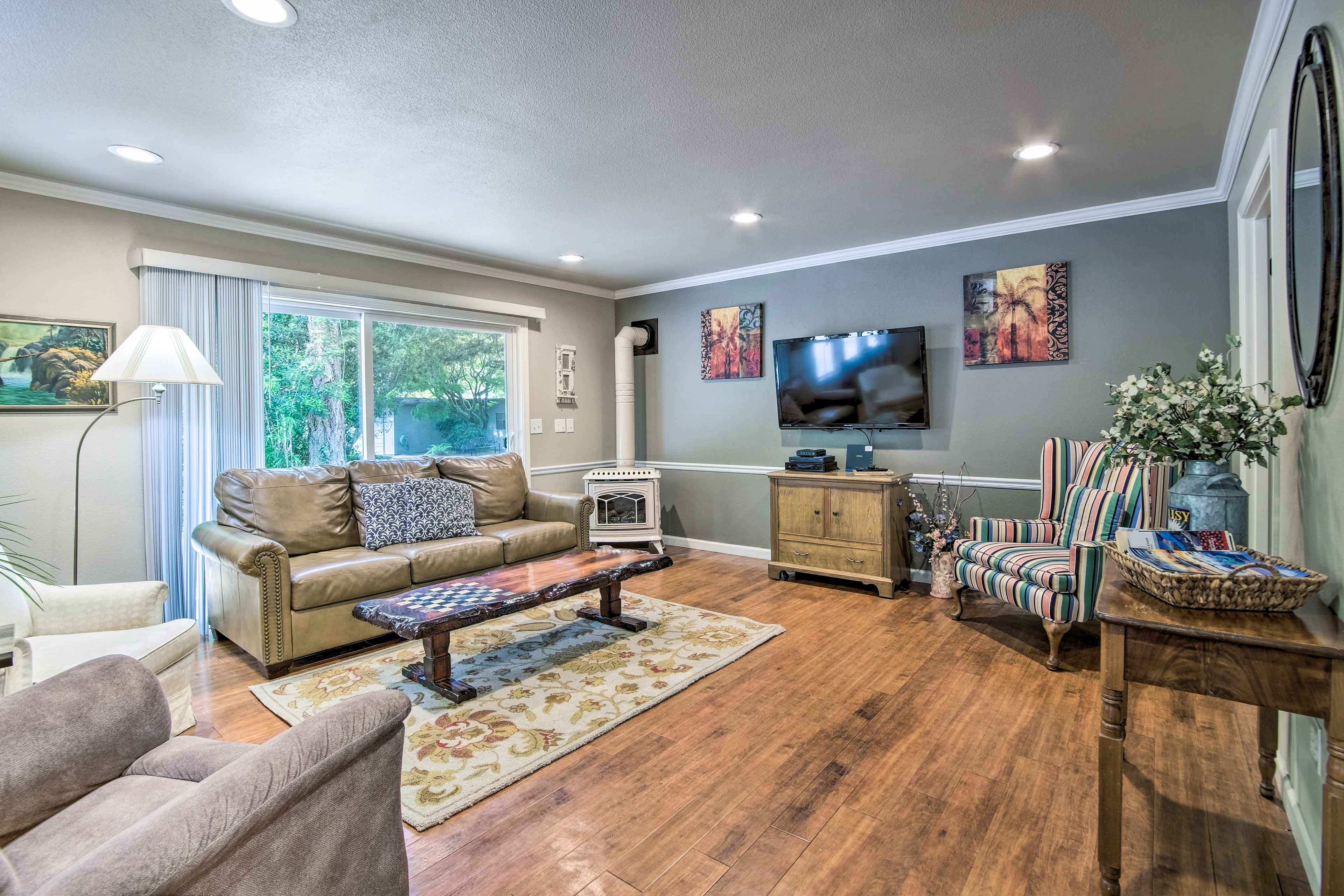 Coos Bay Retreat < 2 Mi to Marina & Casino!