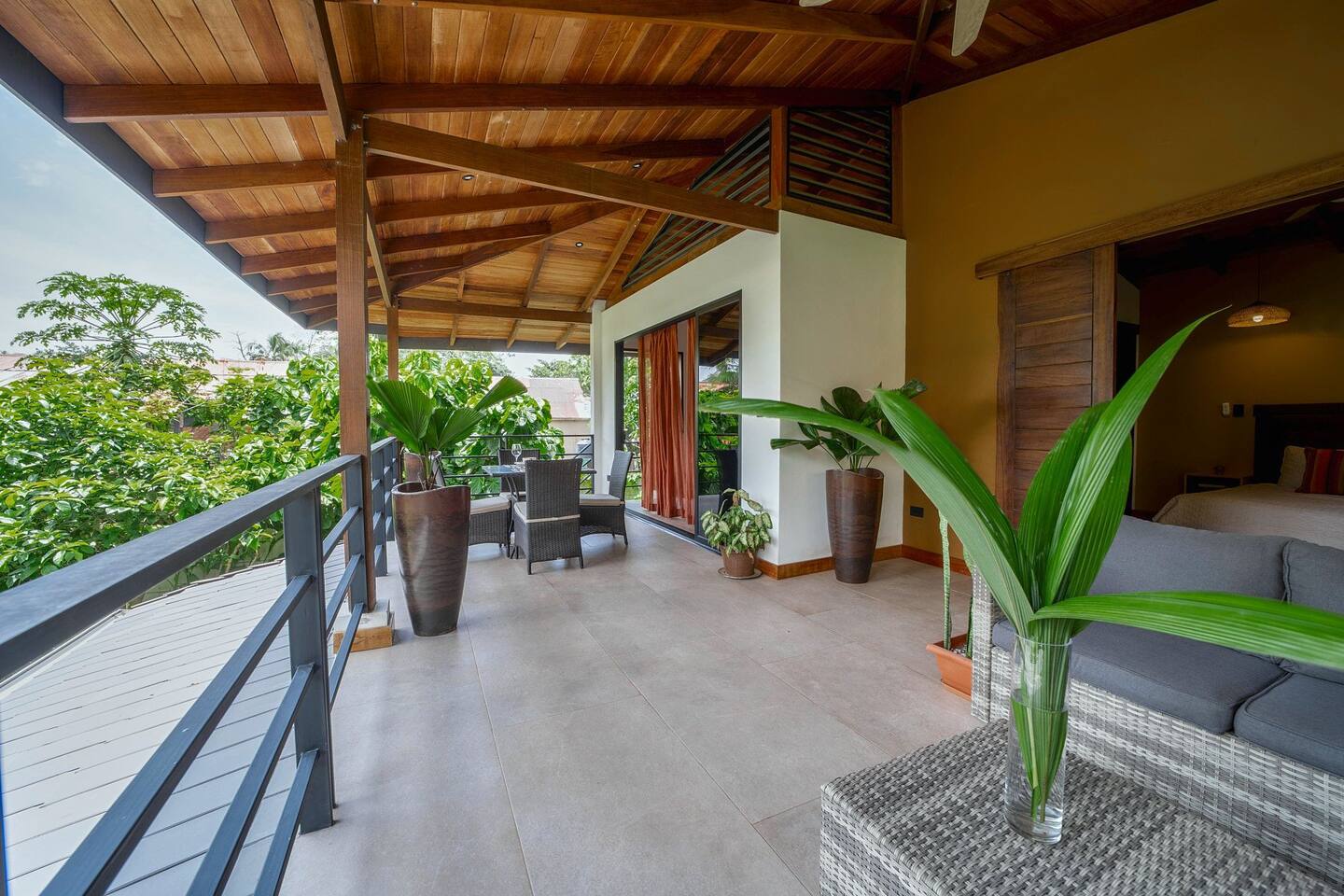 Beautiful oceanfront apartment with AC