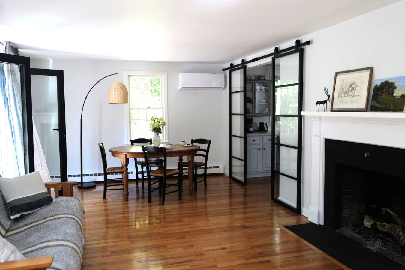 Restful, private, renovated retreat in Cataumet.
