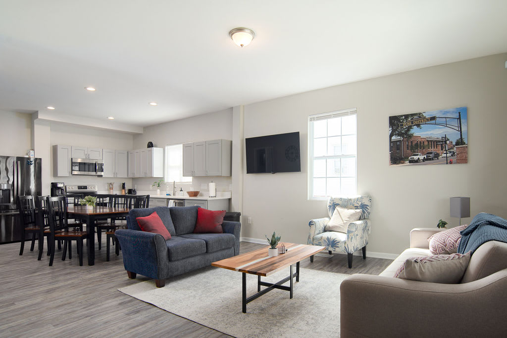 Renovated Fuse Entertainment District  DT 4 BR/3BA