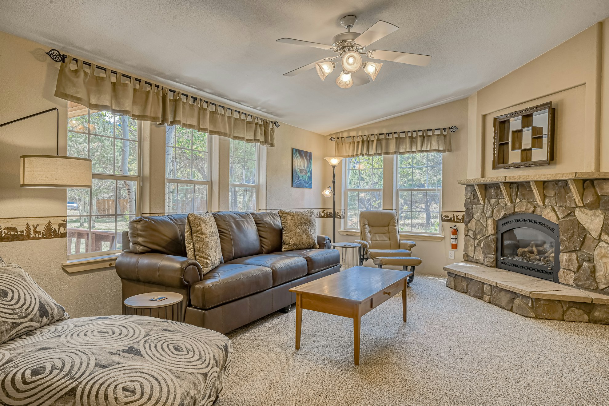 All-season 3BR Mountainview Dog Friendly