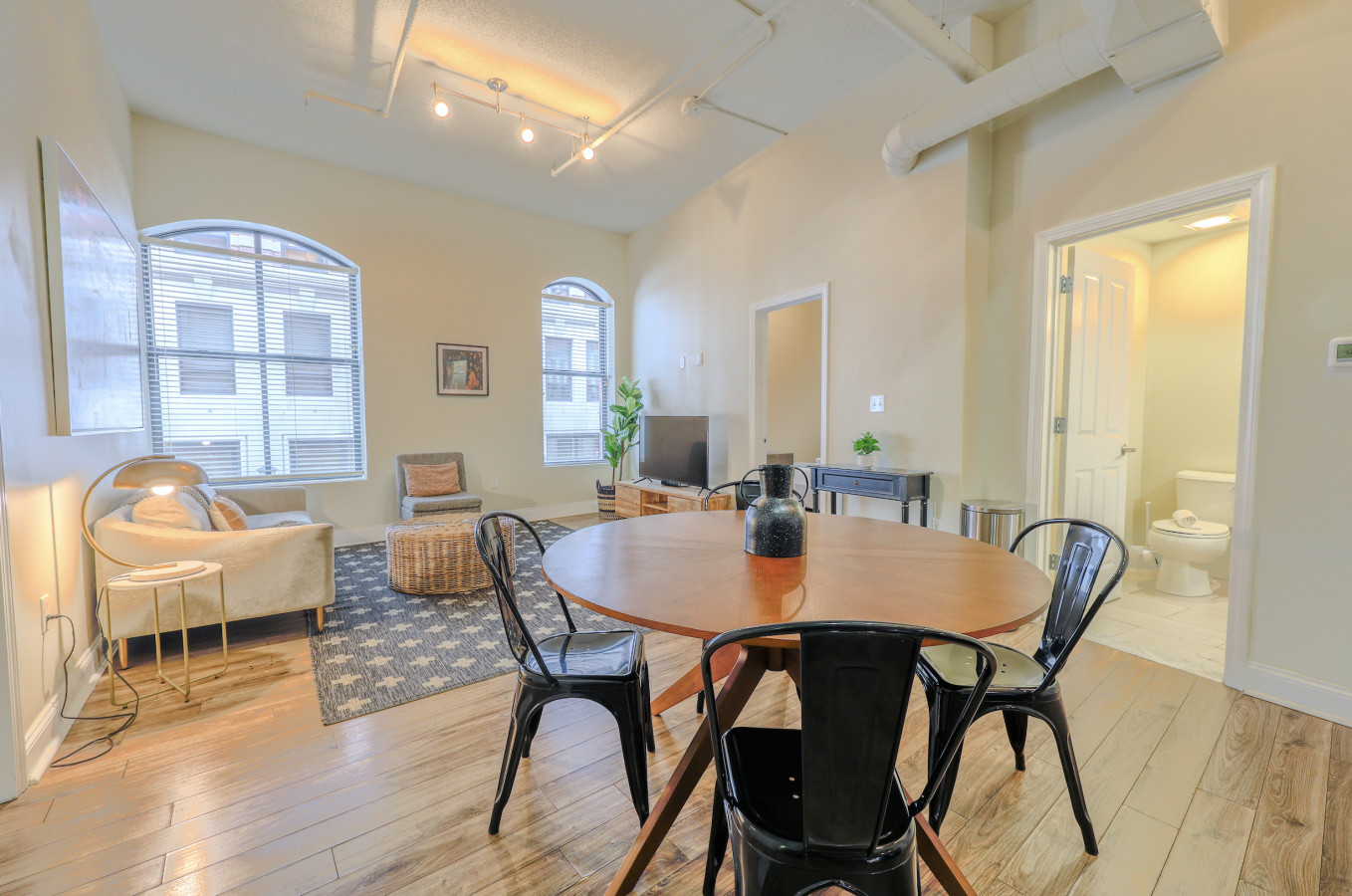 Airy 2BR | Fidi Boston | Walk anywhere!