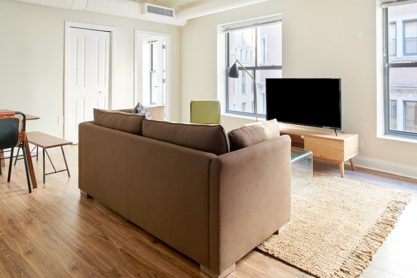 Beautiful 2BR In FIDI Boston | Self Check-in