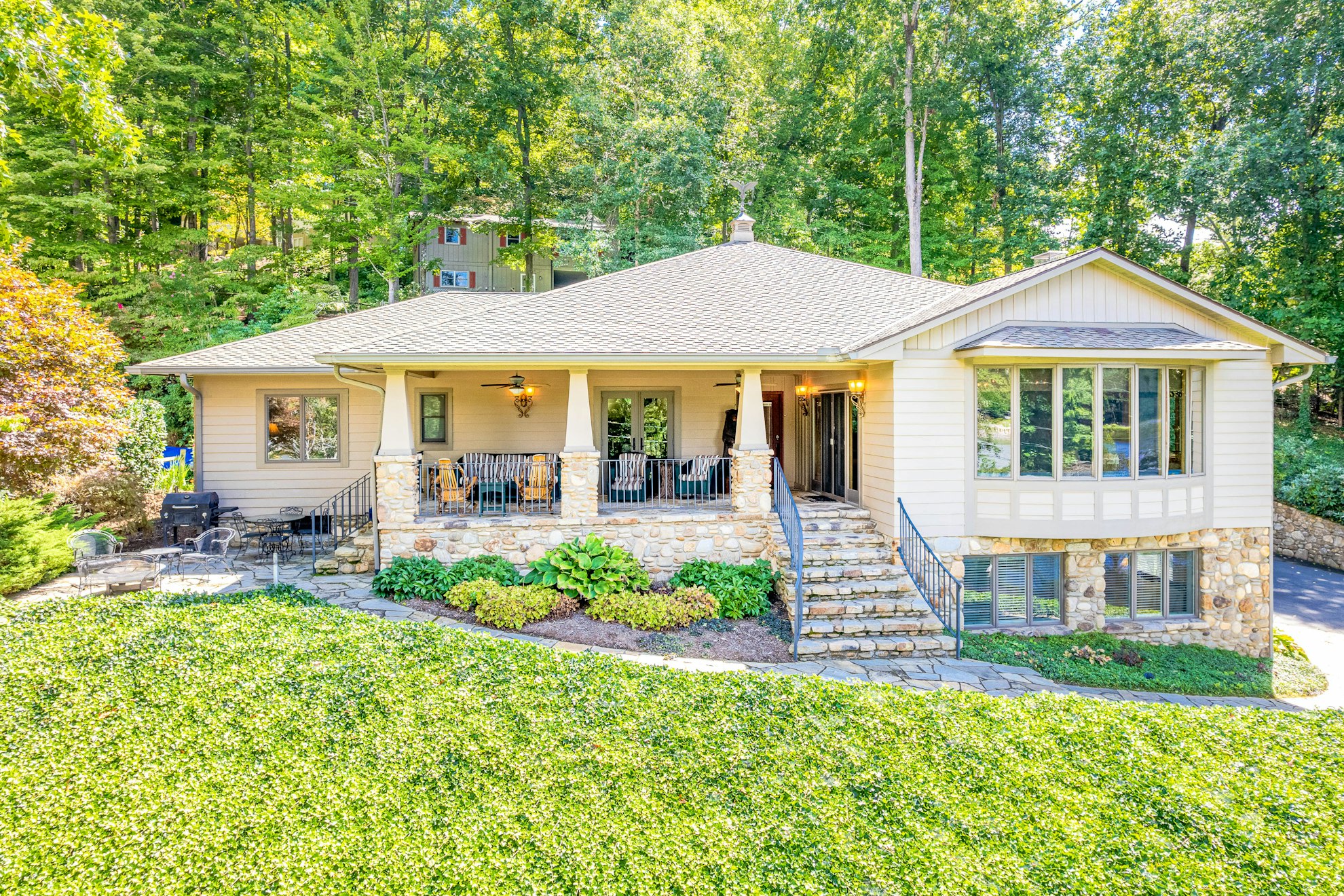 5BR Lakeview Dog Friendly | Chef's Kitchen| Pool
