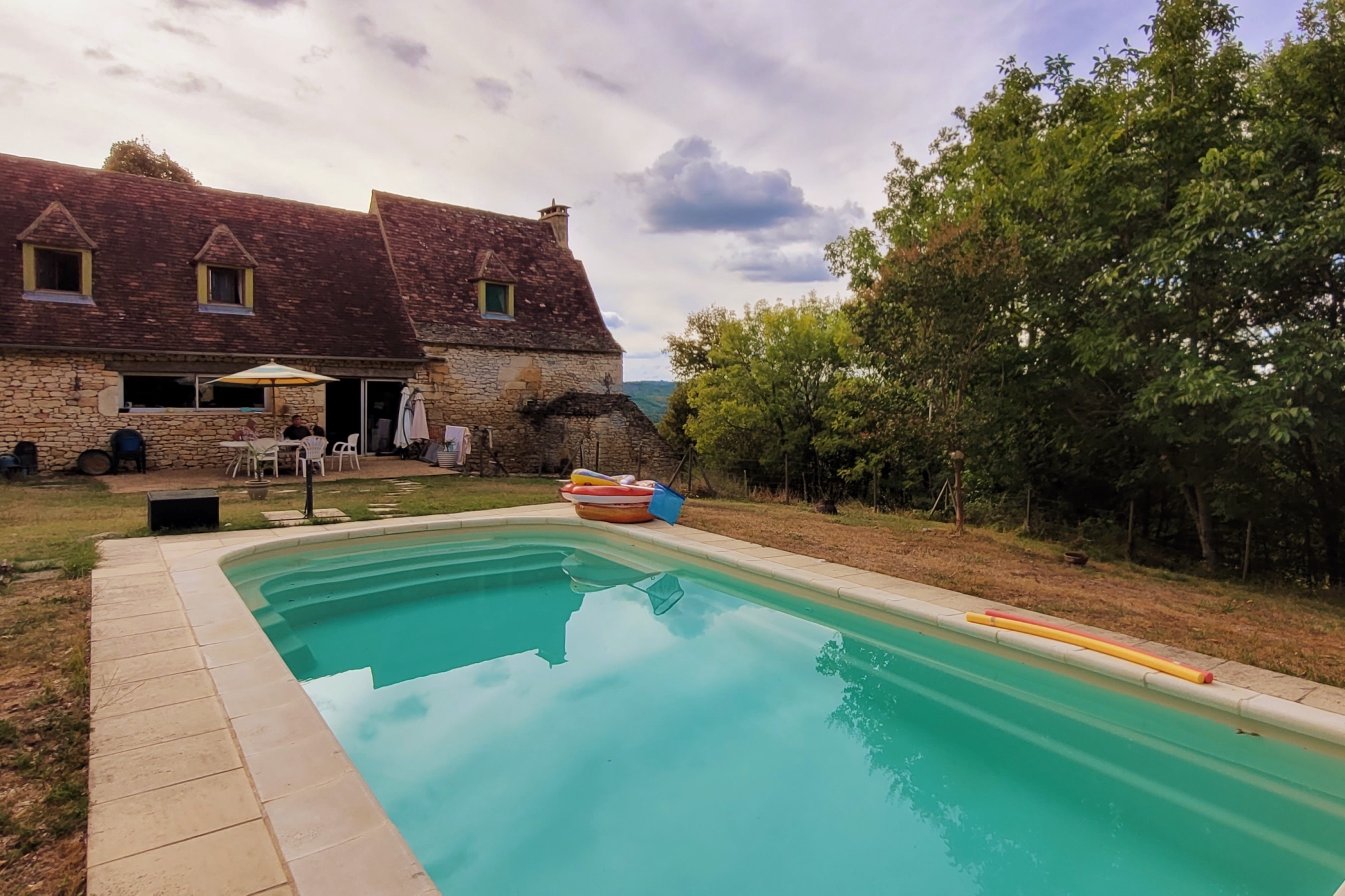 Perigord house with views and heated pool