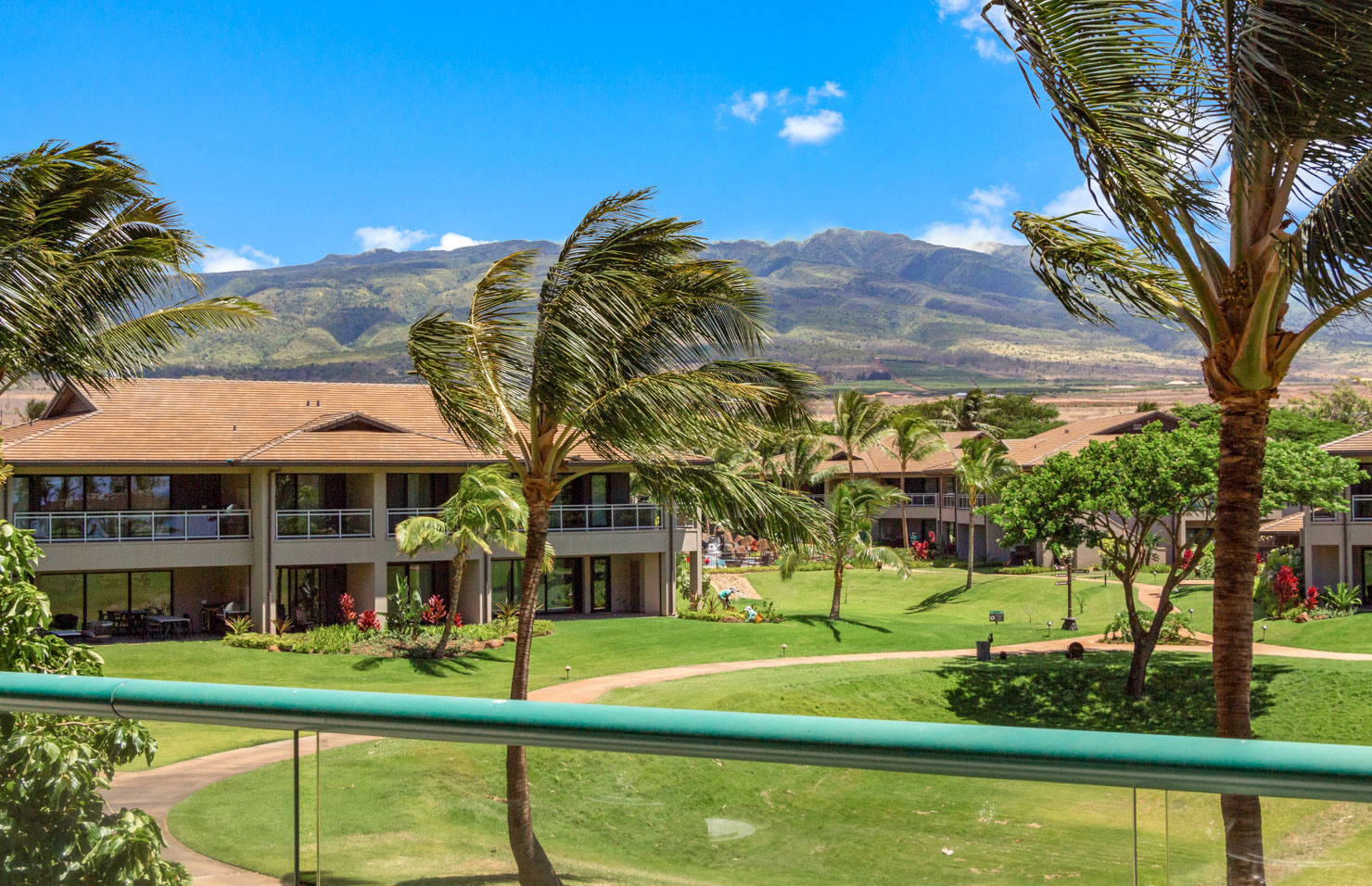 Maui Resort Rentals: Honua Kai 2BR+Den in Lahaina, Hawaii