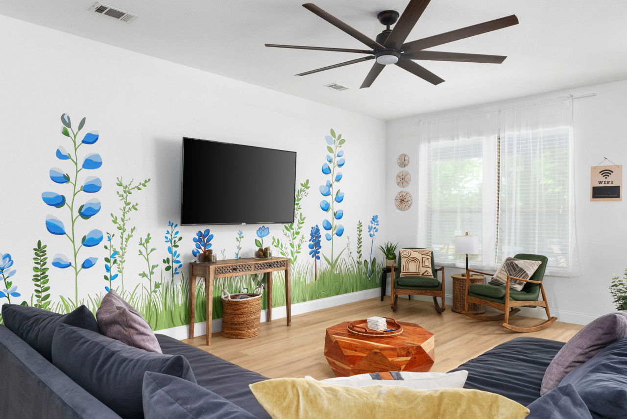Botanist Retreat -Pet-Friendly E. Austin Home|Yard in 78725, Austin