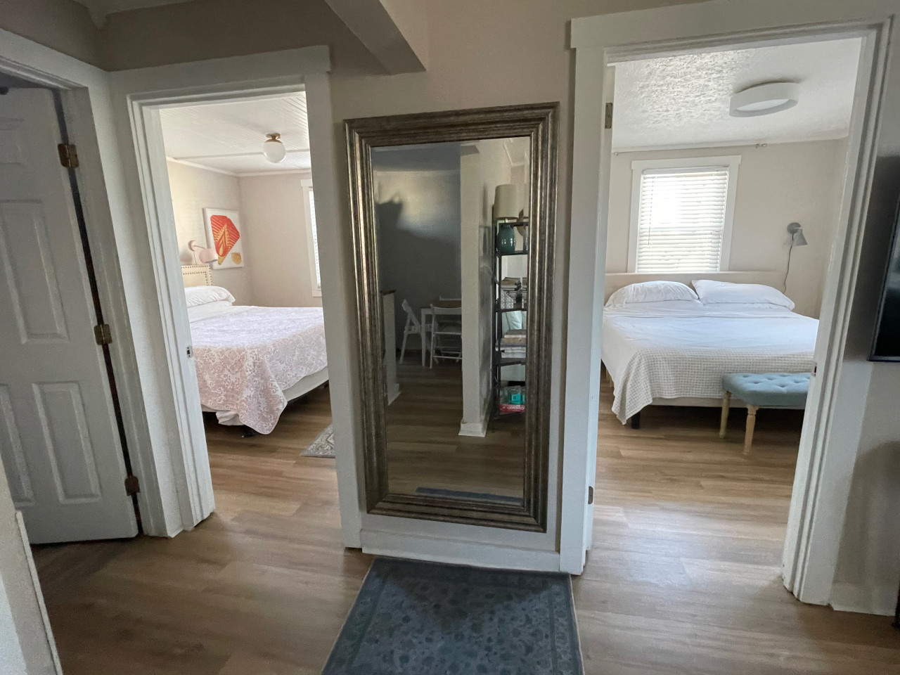 Deck and king beds 1 mile to downtown free parking in District 17, Nashville