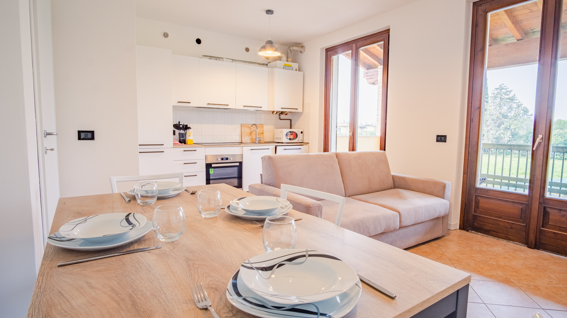 The House in the Vineyard - Italian Homing