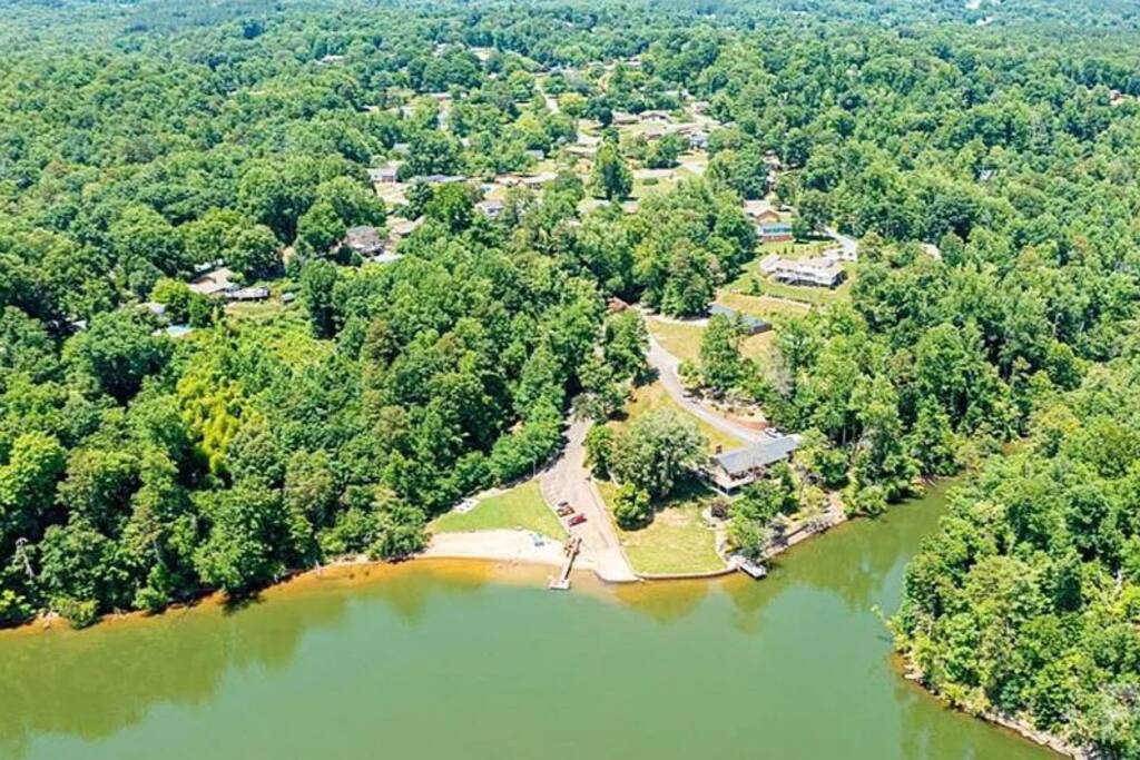 Hidden Oasis Lake House Hickory