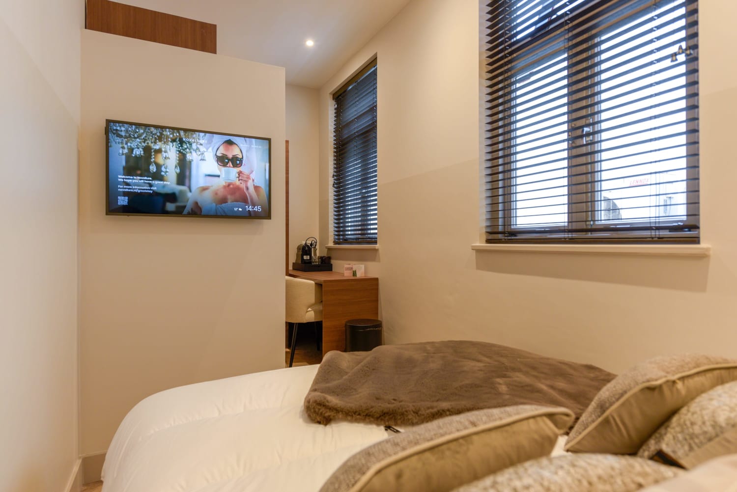 Hotel Novallure City - Double Room W/ Kitchenette — The Hague stay