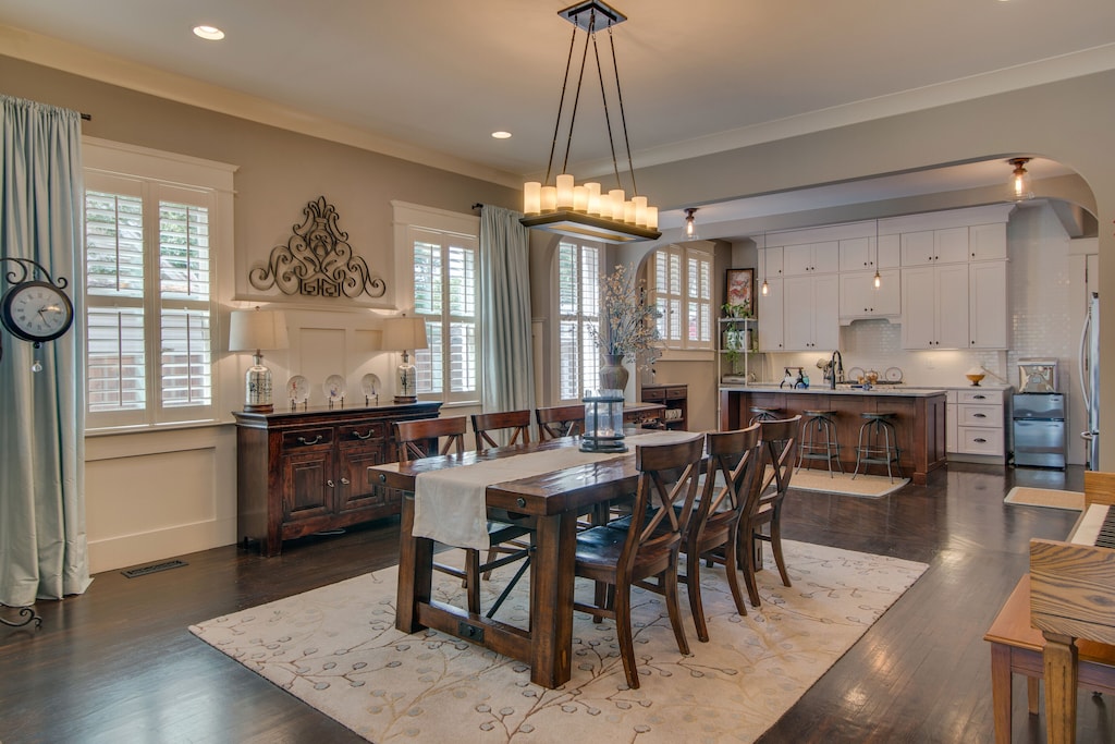 12South! 4 BRs+Studio+5 Private Baths! in District 17, Nashville