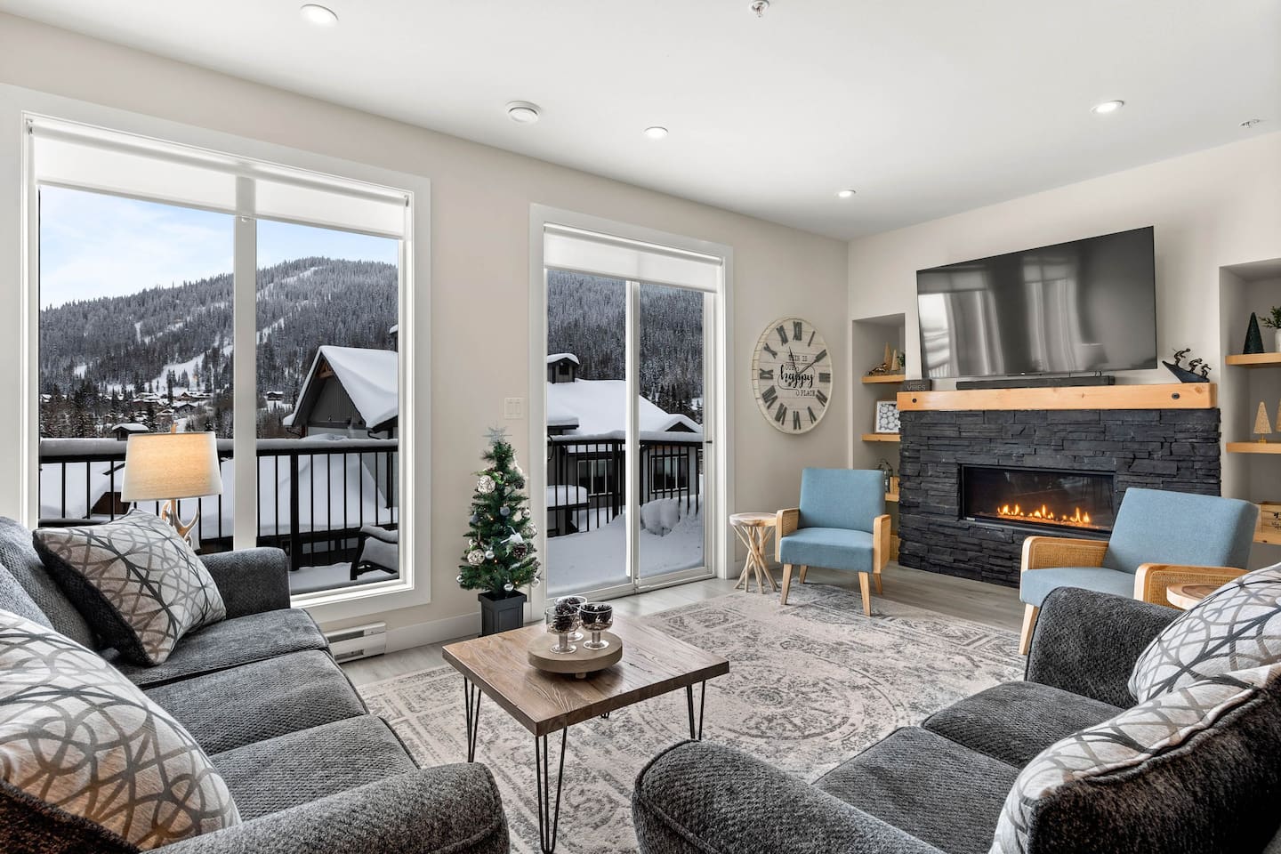 Black Fox Flat Gorgeous Home Steps from Burfield