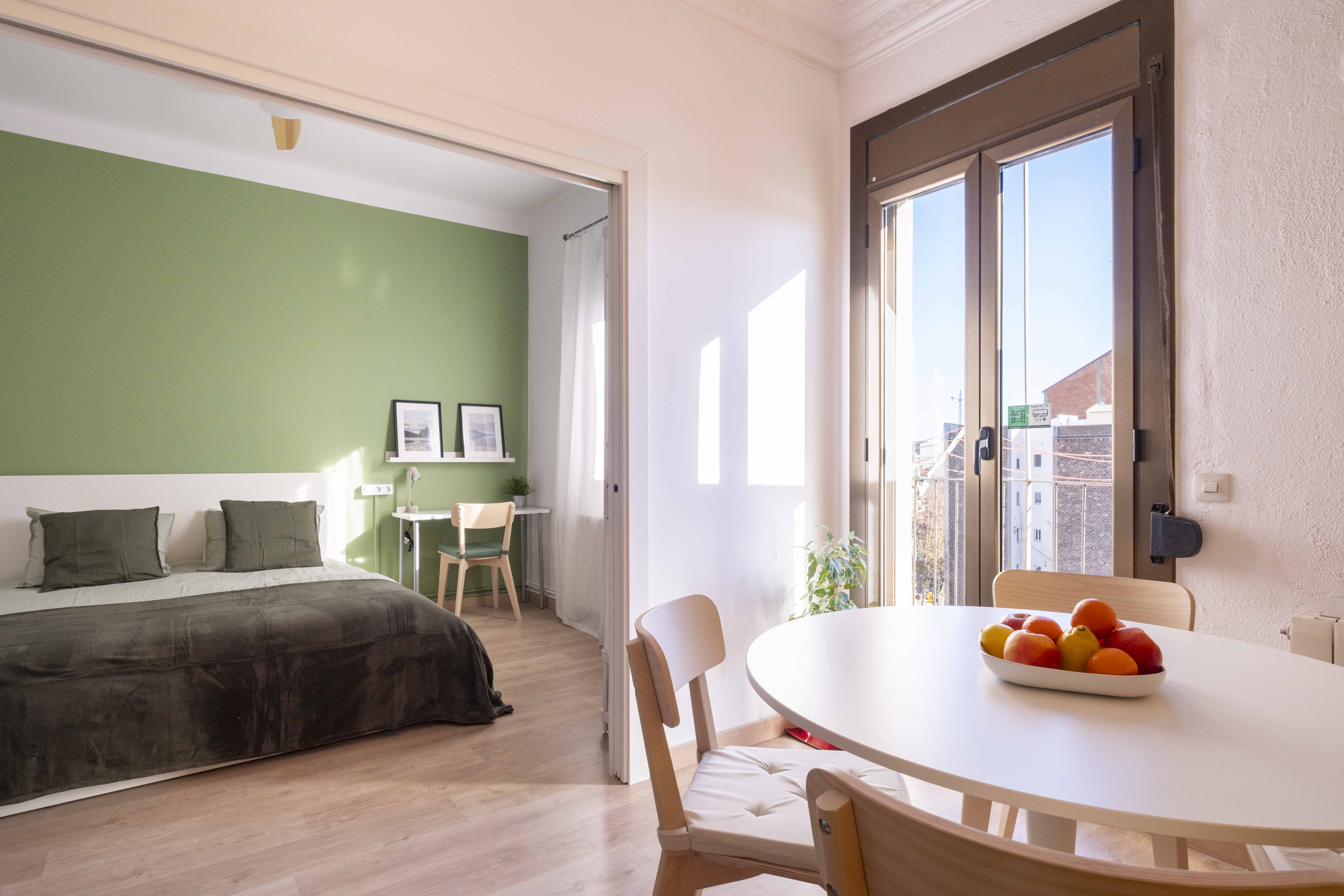 Bright apt. for leisure, fun and work. in el Parc i la Llacuna del Poblenou, Barcelona