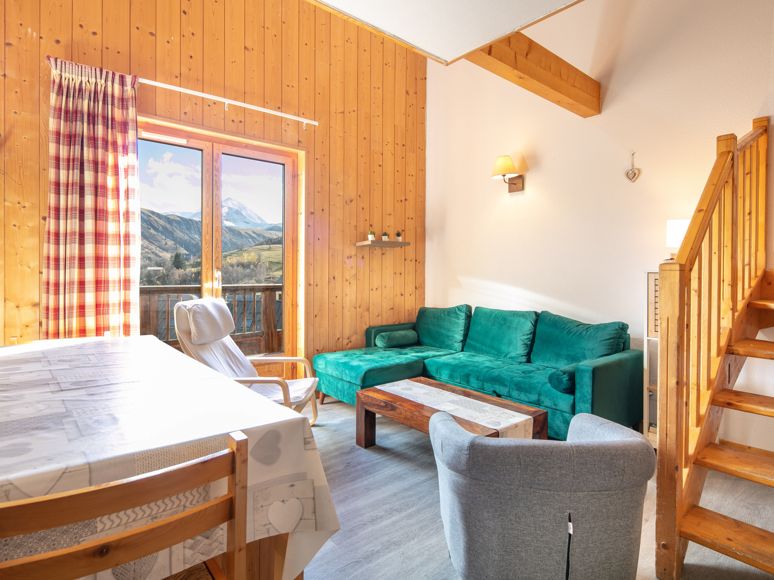 Bright apt 4/6 ppl with balcony- near the ski runs